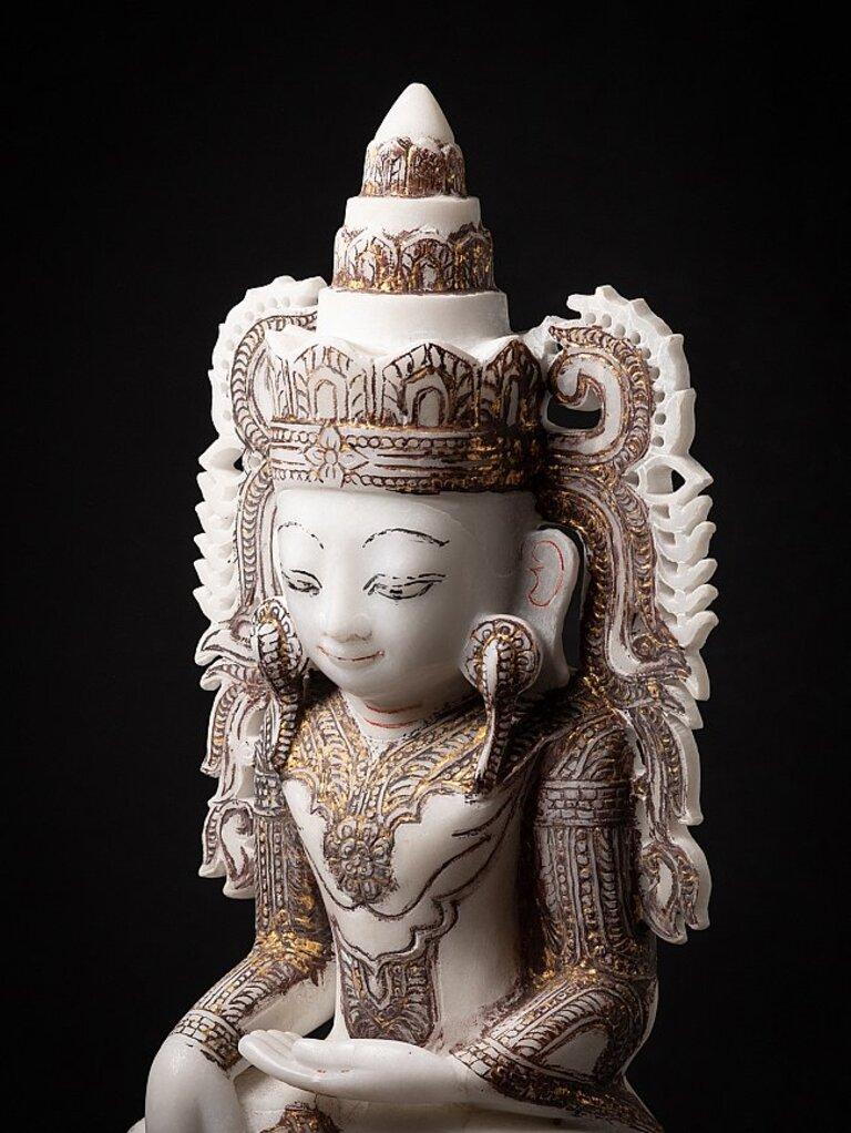 Ancienne statue de Bouddha couronnée en marbre de Birmanie en vente 13