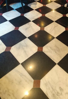 Stehkachel aus altem Marmor, aufgearbeiteter, antiker, aufgearbeiteter, italienischer Carrara-Schreibtischboden