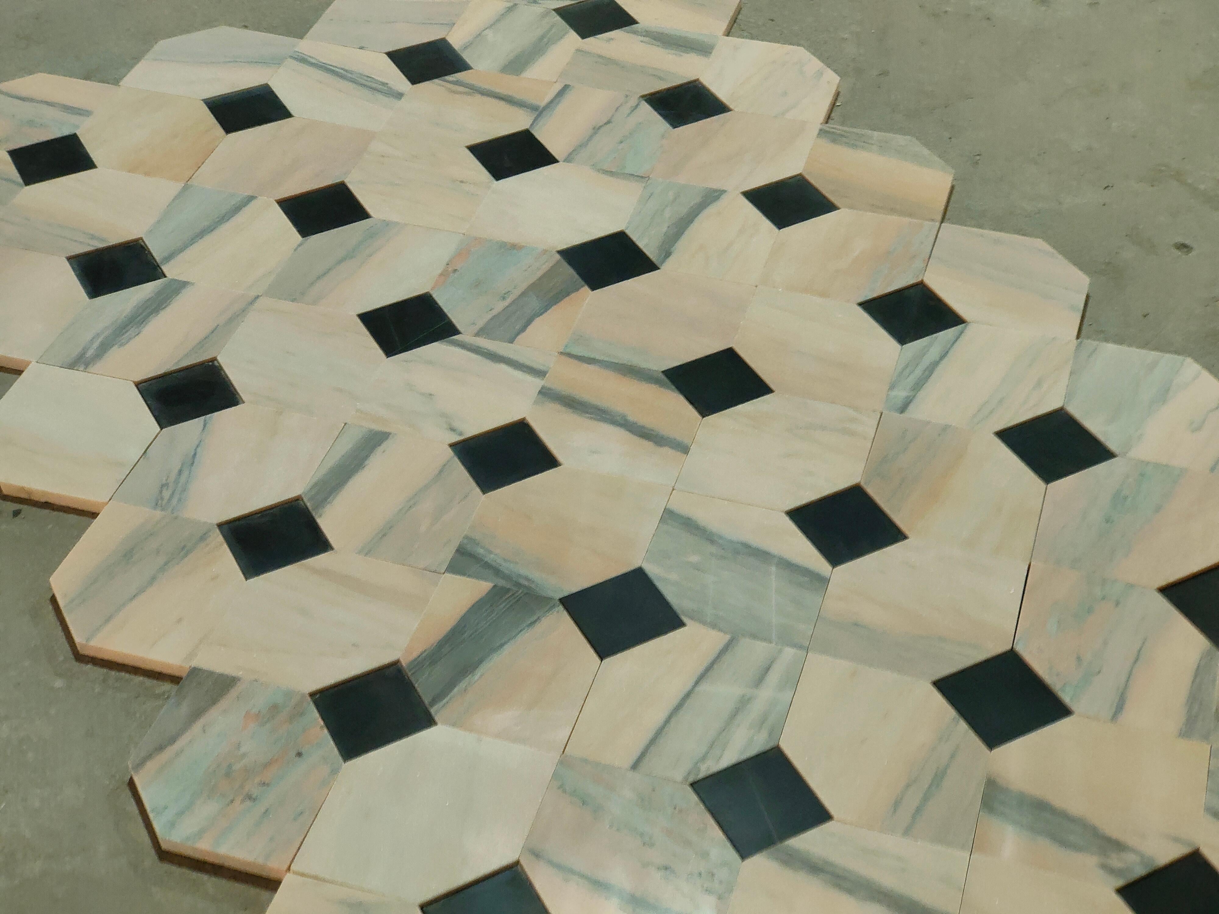 Tapis de sol en marbre ancien de Carrare récupéré et damier ancien italien de Carrare Abîmé - En vente à Costa Mesa, CA