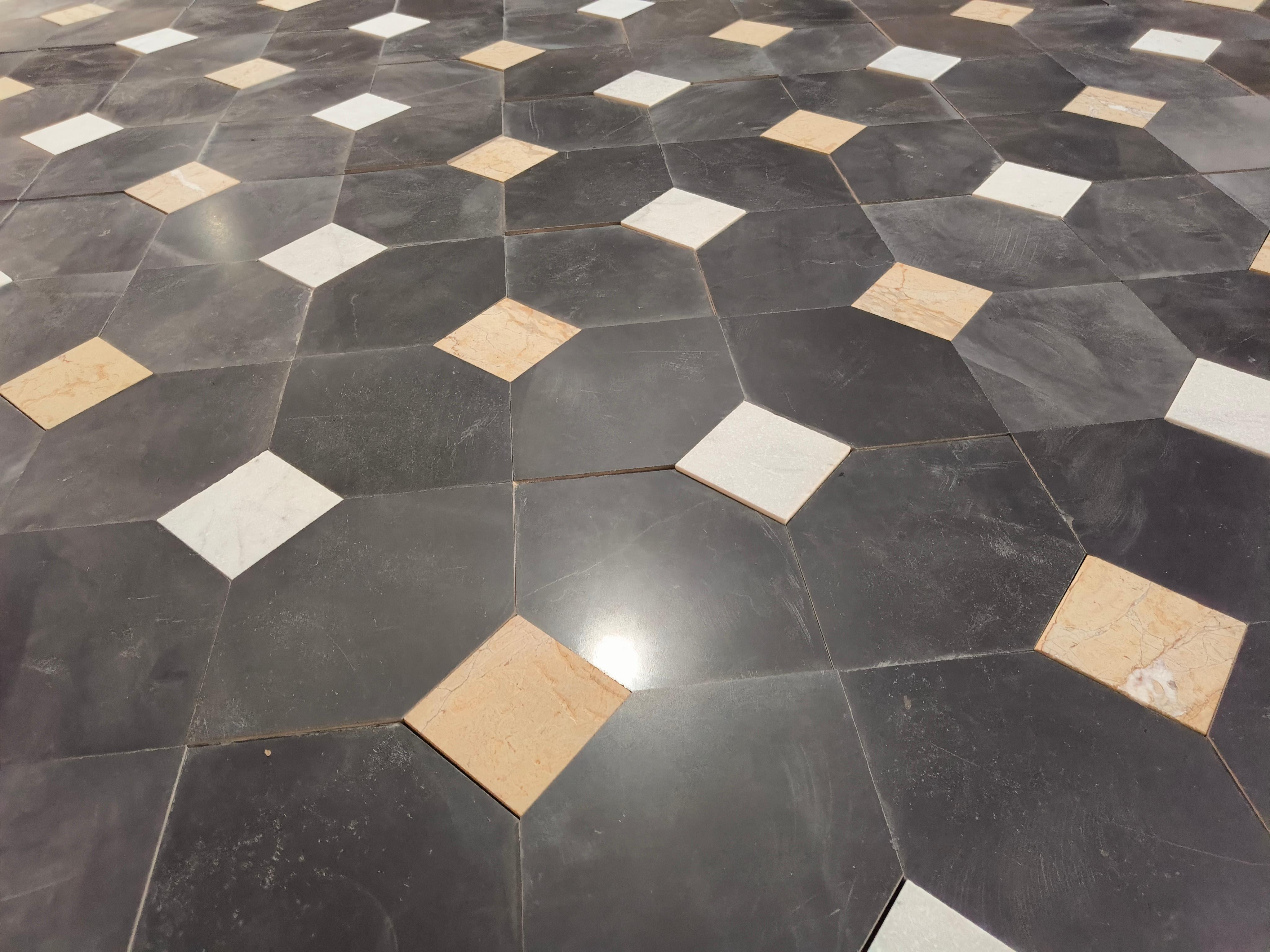 Début du 20ème siècle Tapis de sol en marbre ancien de Carrare récupéré et damier ancien italien de Carrare en vente