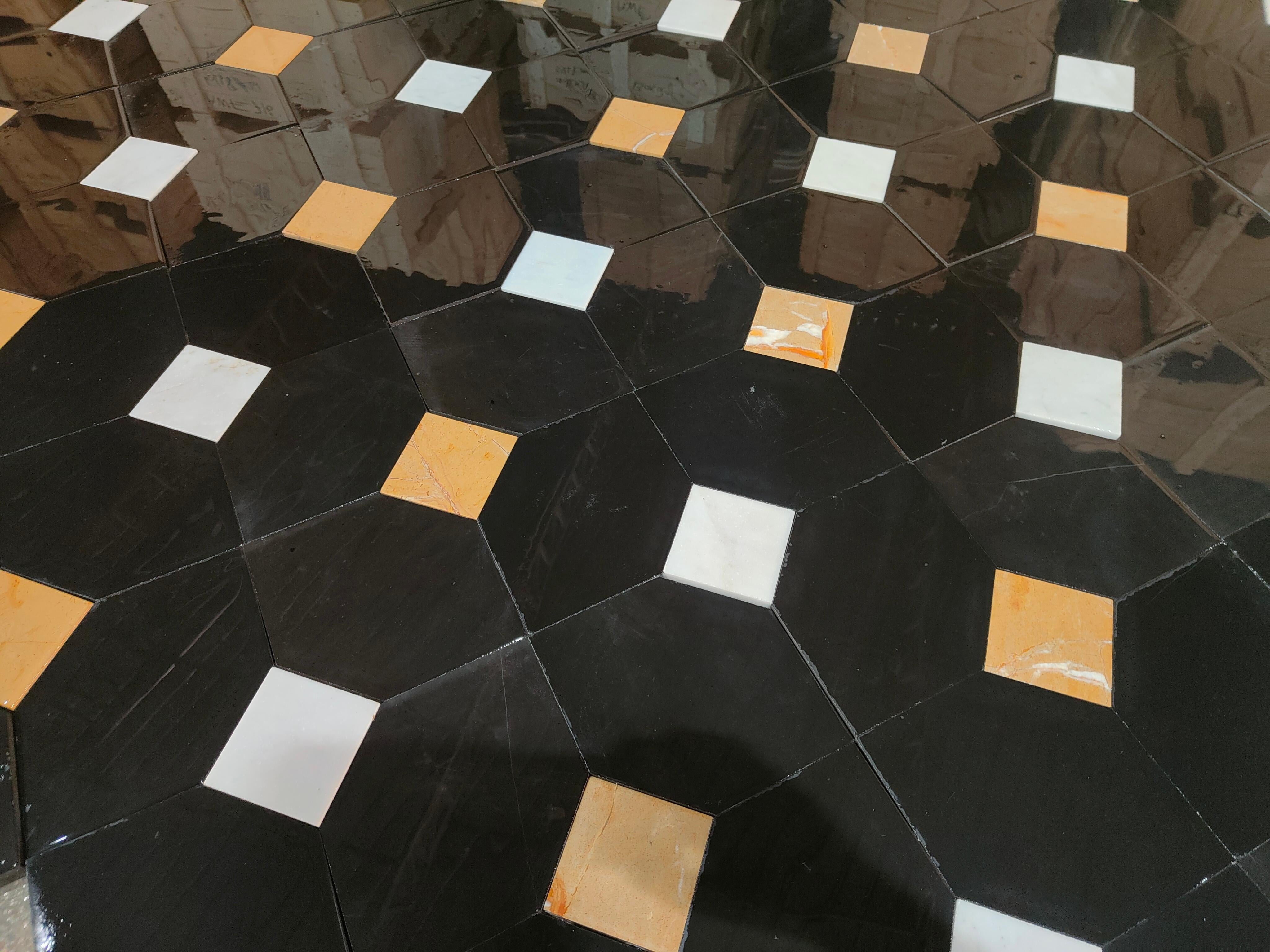 Marbre Tapis de sol en marbre ancien de Carrare récupéré et damier ancien italien de Carrare en vente