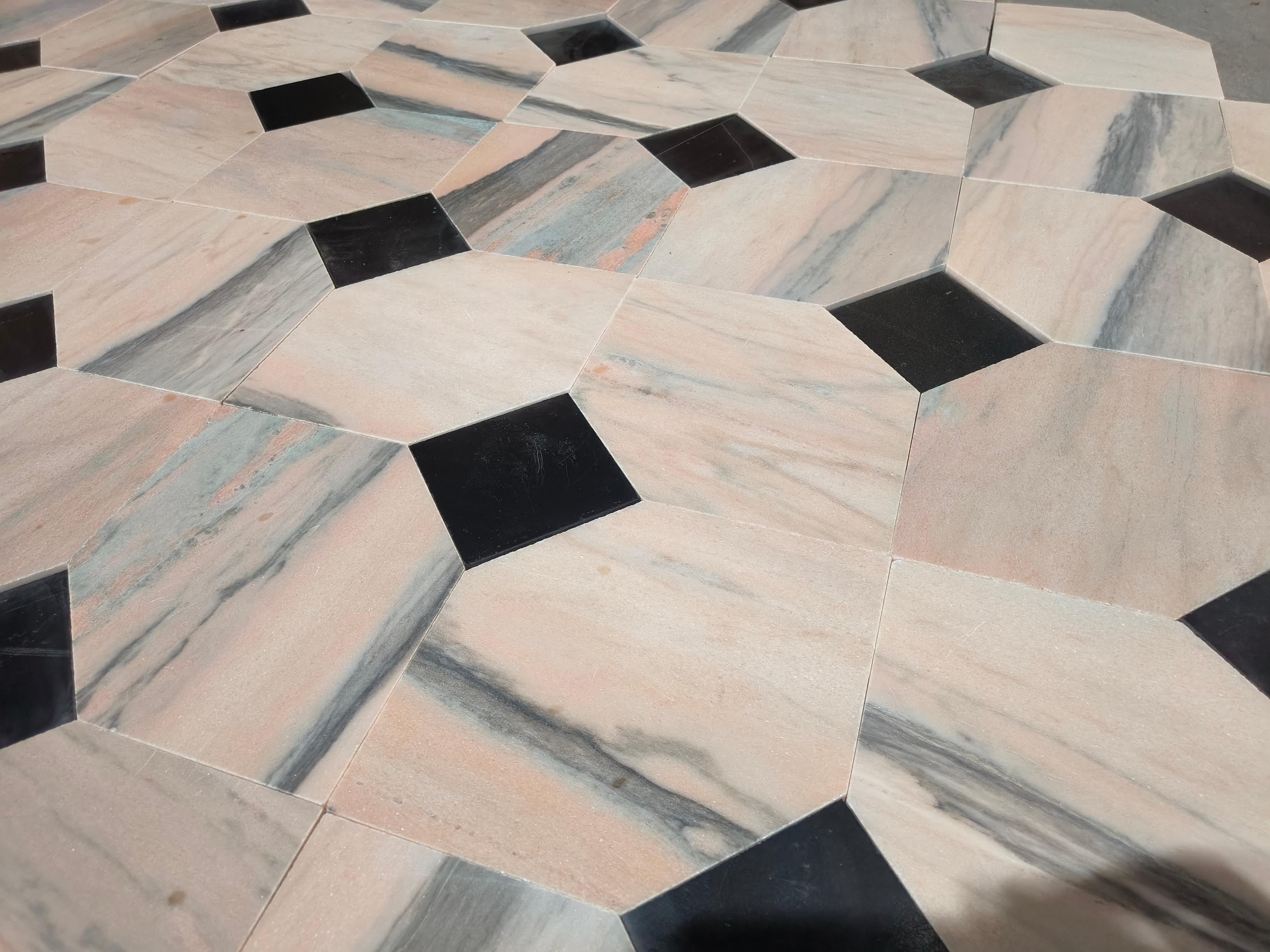 Tapis de sol en marbre ancien de Carrare récupéré et damier ancien italien de Carrare en vente 1