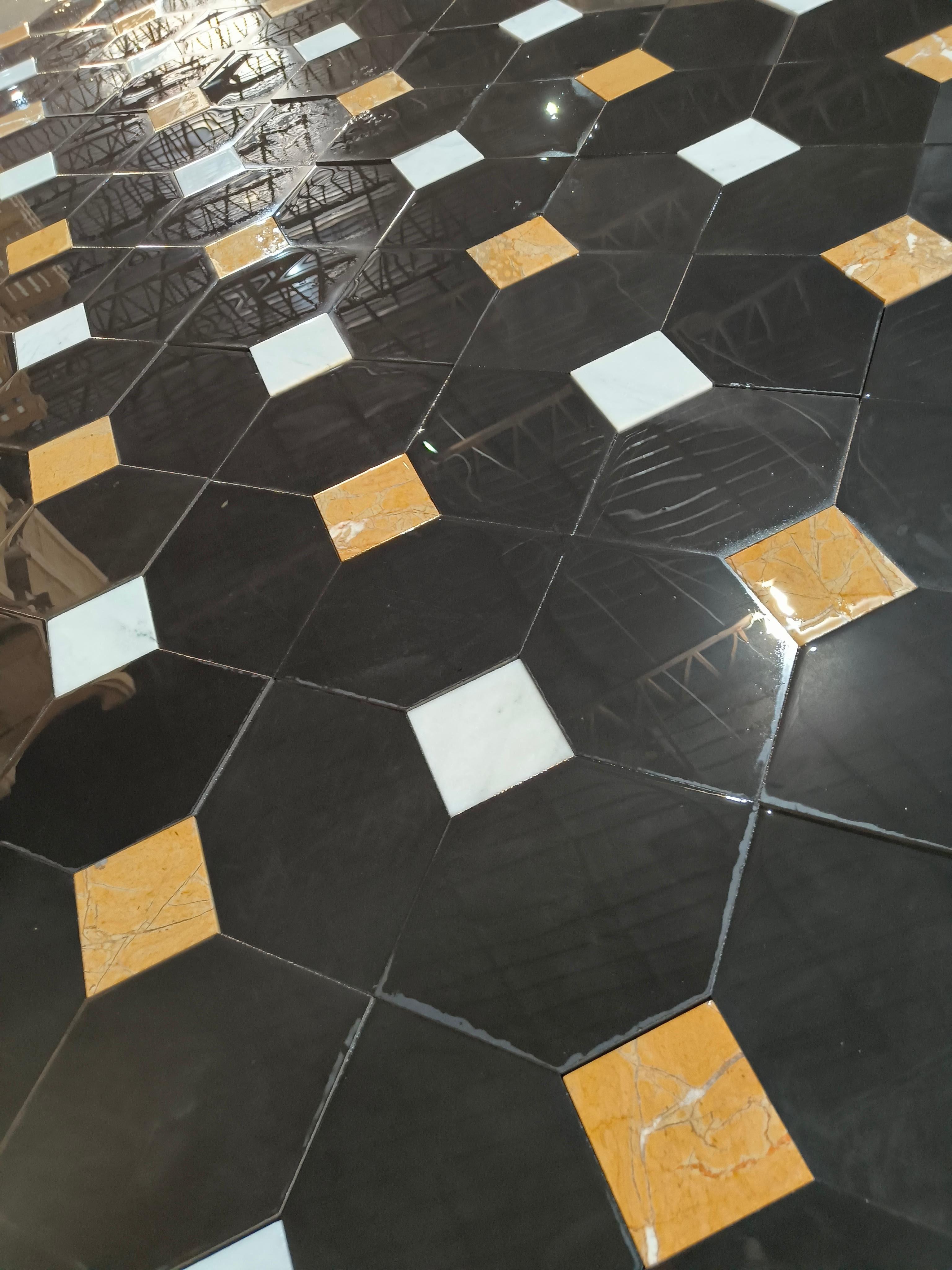 Tapis de sol en marbre ancien de Carrare récupéré et damier ancien italien de Carrare en vente 4