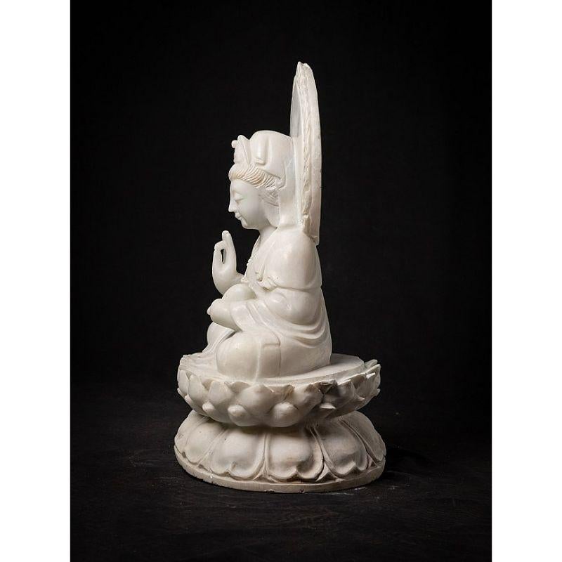 Ancienne statue en marbre Guan Yin de Birmanie en vente 12