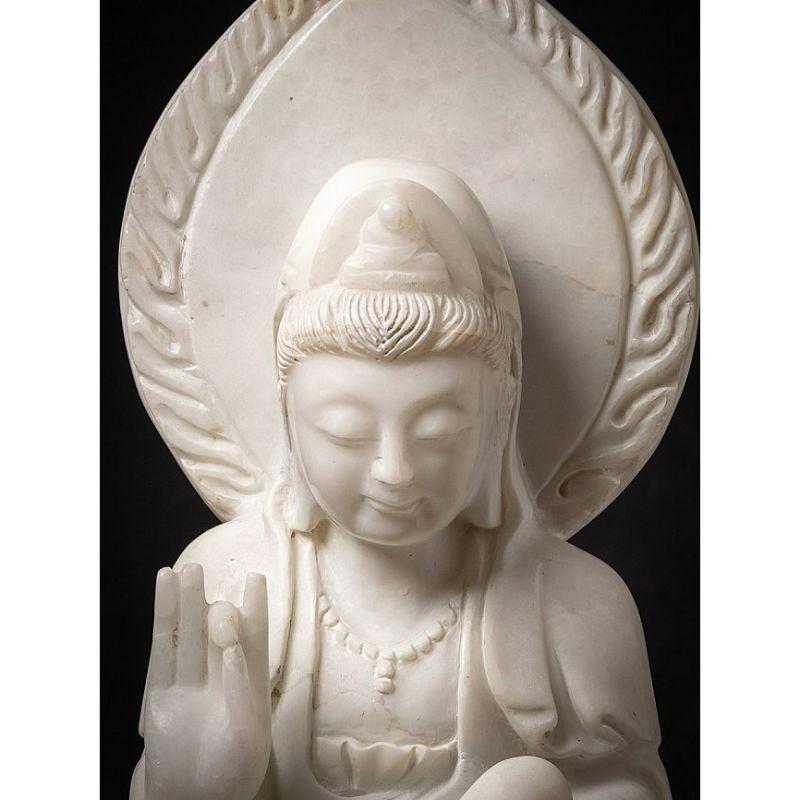 Ancienne statue en marbre Guan Yin de Birmanie Bon état - En vente à DEVENTER, NL
