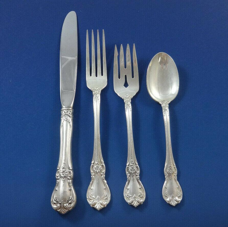Old Master brings together the finest in traditional Early Victorian design motifs with skillful artistry. The crown of leaves, the center rosette, scrollwork, flutes and the violin-shaped handle are all traditionally famous motifs of sterling