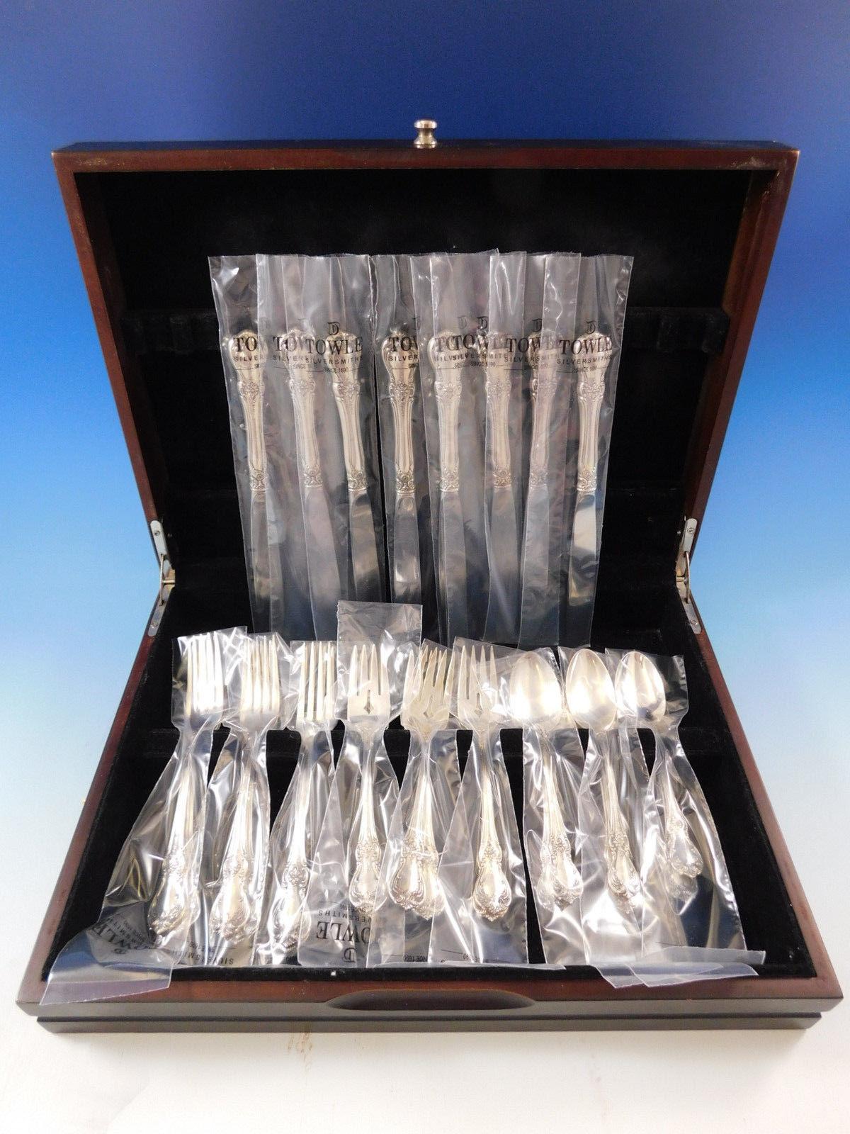 New in factory sleeves Old Master by Towle sterling silver 32 piece flatware set. This set includes:

Eight knives, modern blades, 8 3/4