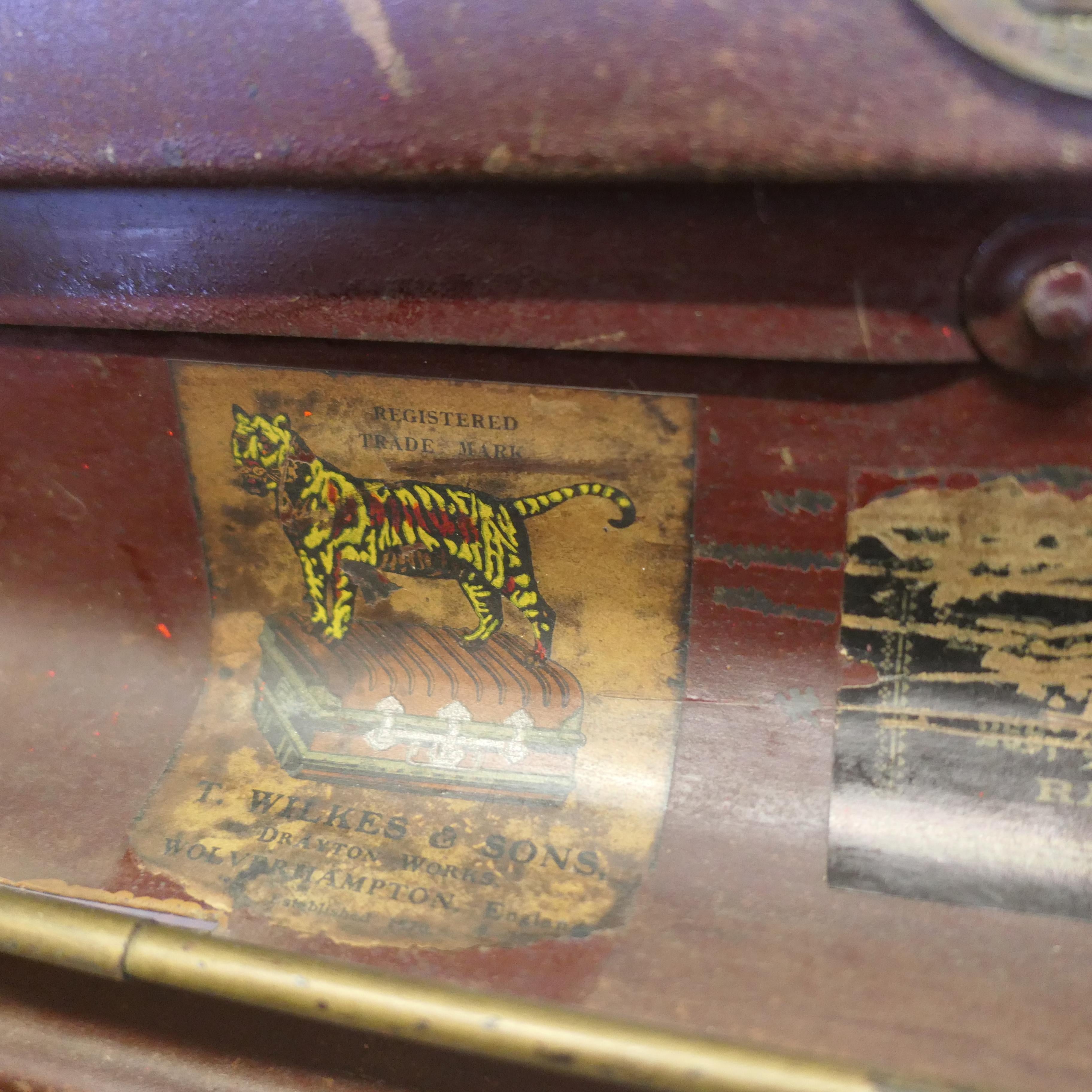 Old Metal (Best Steel) Travel Cabin Trunk, Hand Luggage, by T. WILKES & SONS For Sale 5