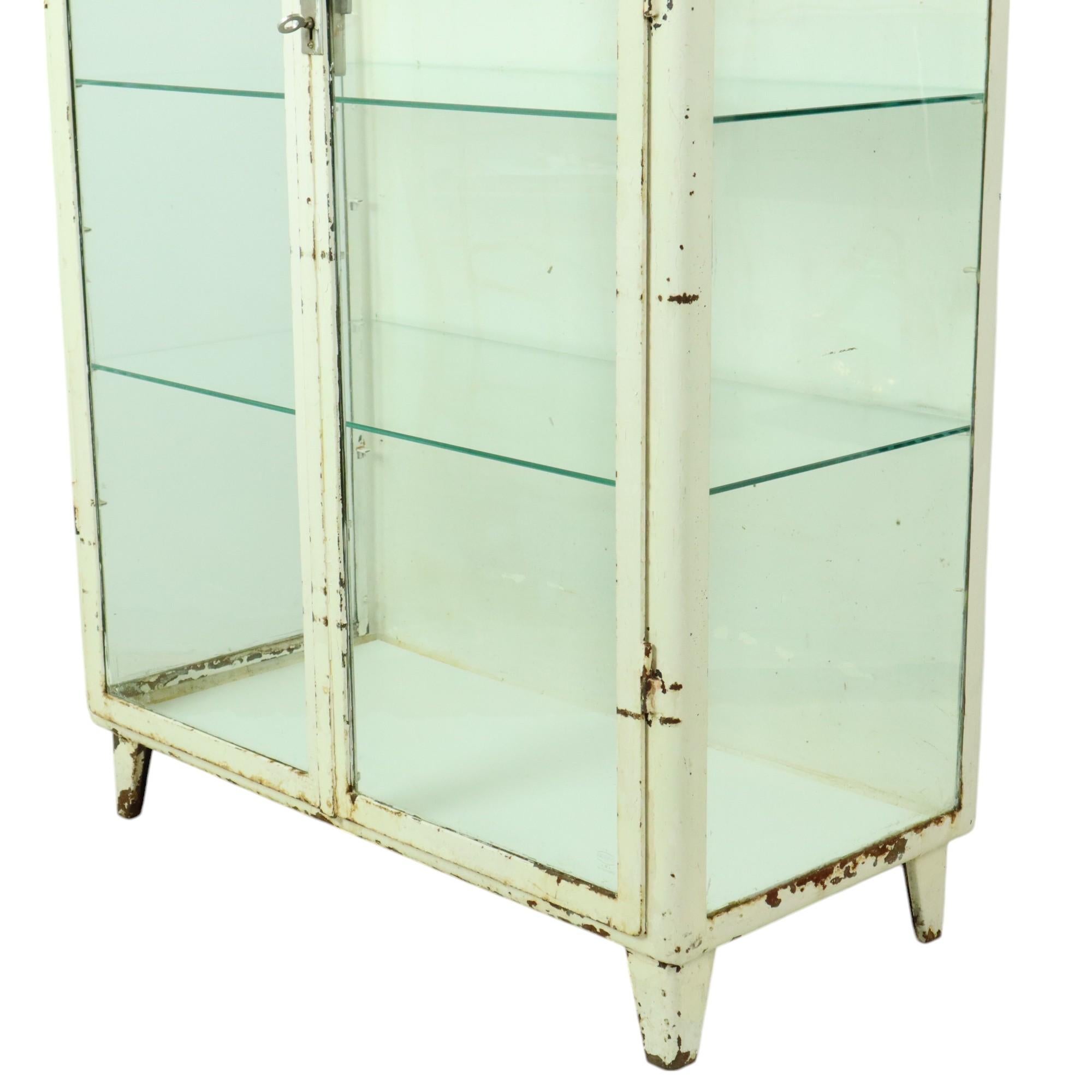 Antiguo Armario de Farmacia de Metal Botiquín de Cristal Industrial Años 60 en venta 6
