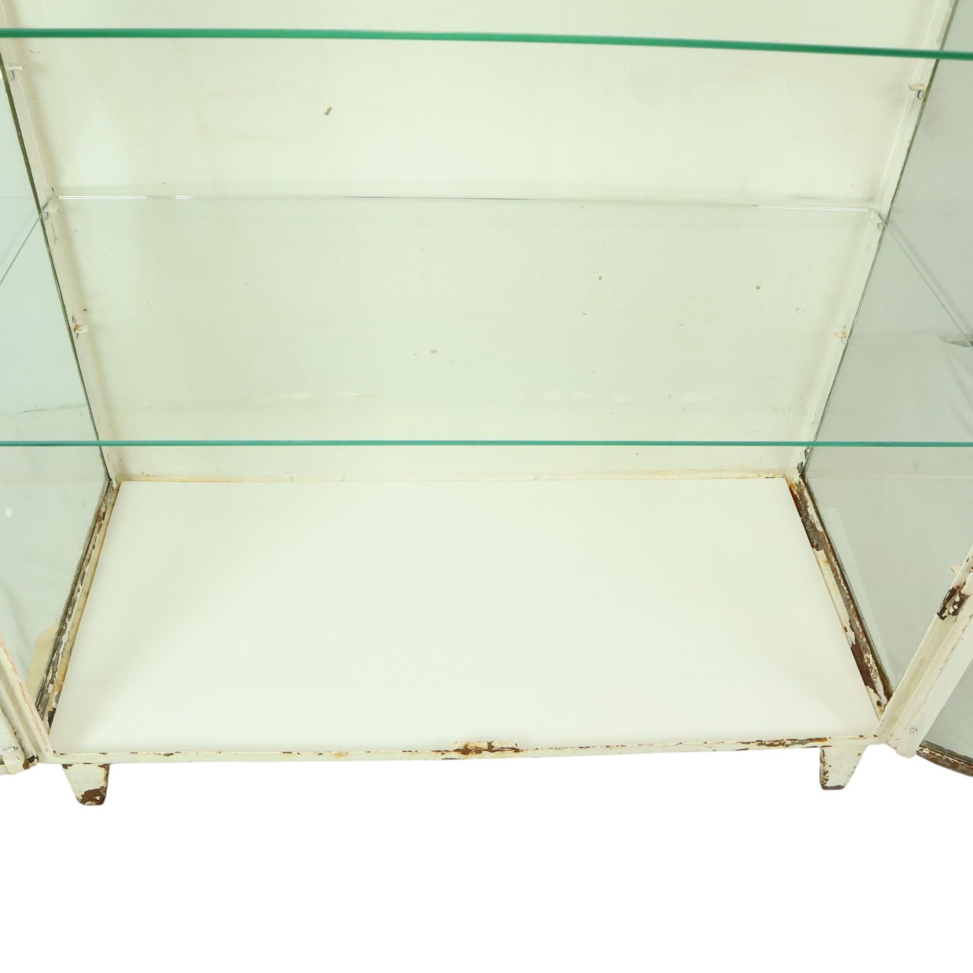Antiguo Armario de Farmacia de Metal Botiquín de Cristal Industrial Años 60 en venta 7