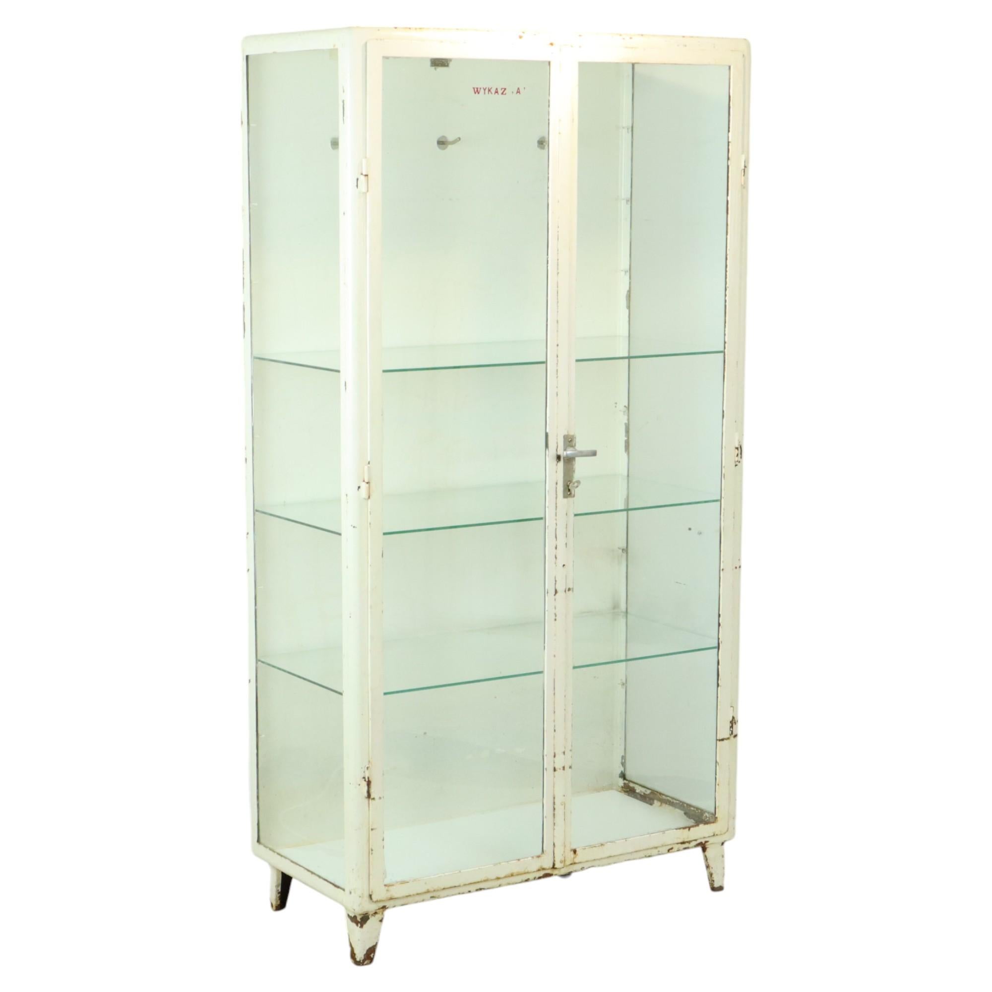 Antiguo Armario de Farmacia de Metal Botiquín de Cristal Industrial Años 60 Polaco en venta