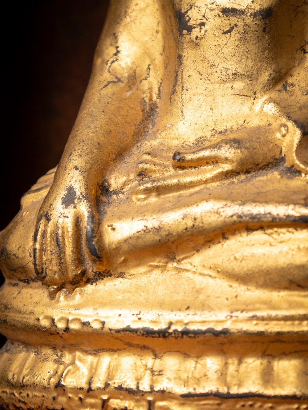 Old Metal temple mit antiker hölzerner Buddha-Statue aus Nepal im Angebot 8