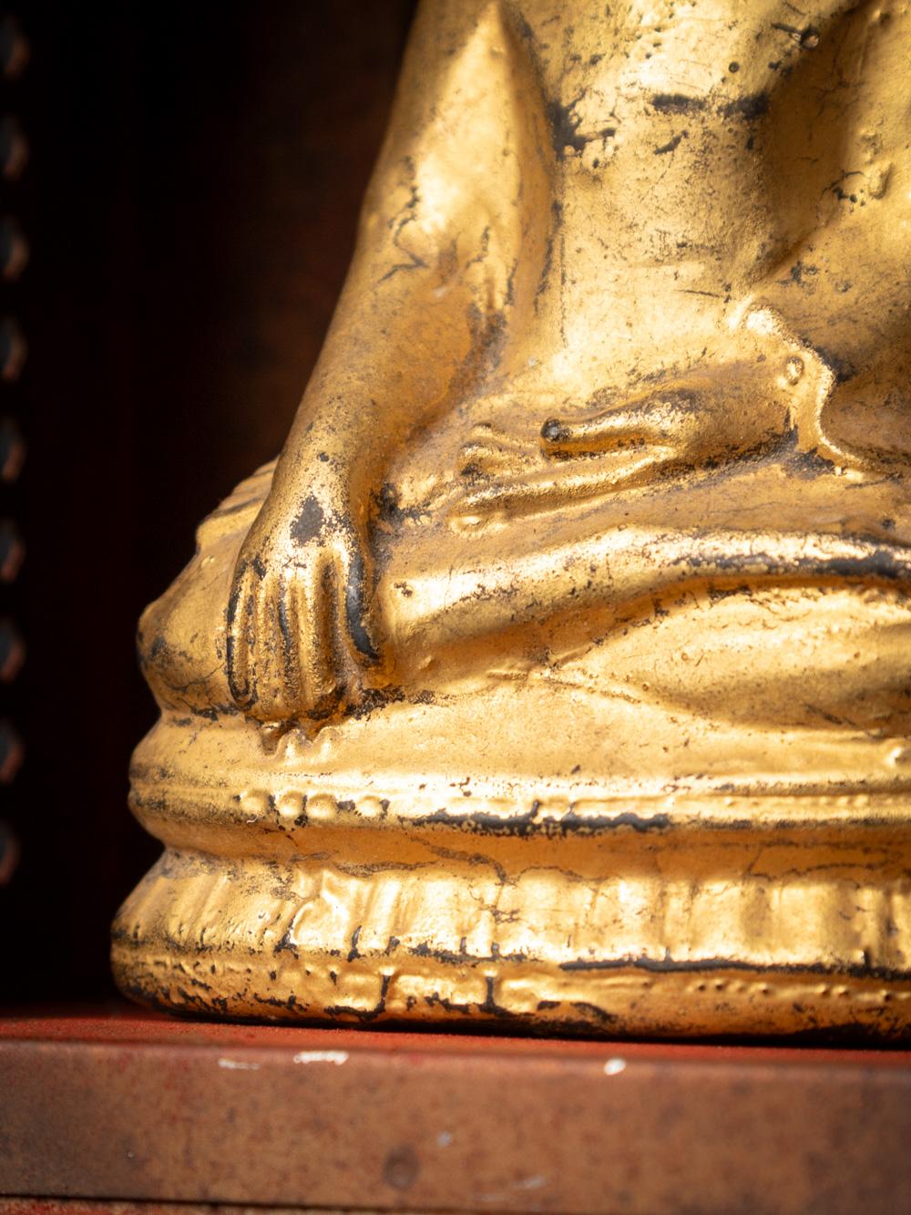 Old Metal temple mit antiker hölzerner Buddha-Statue aus Nepal im Angebot 9