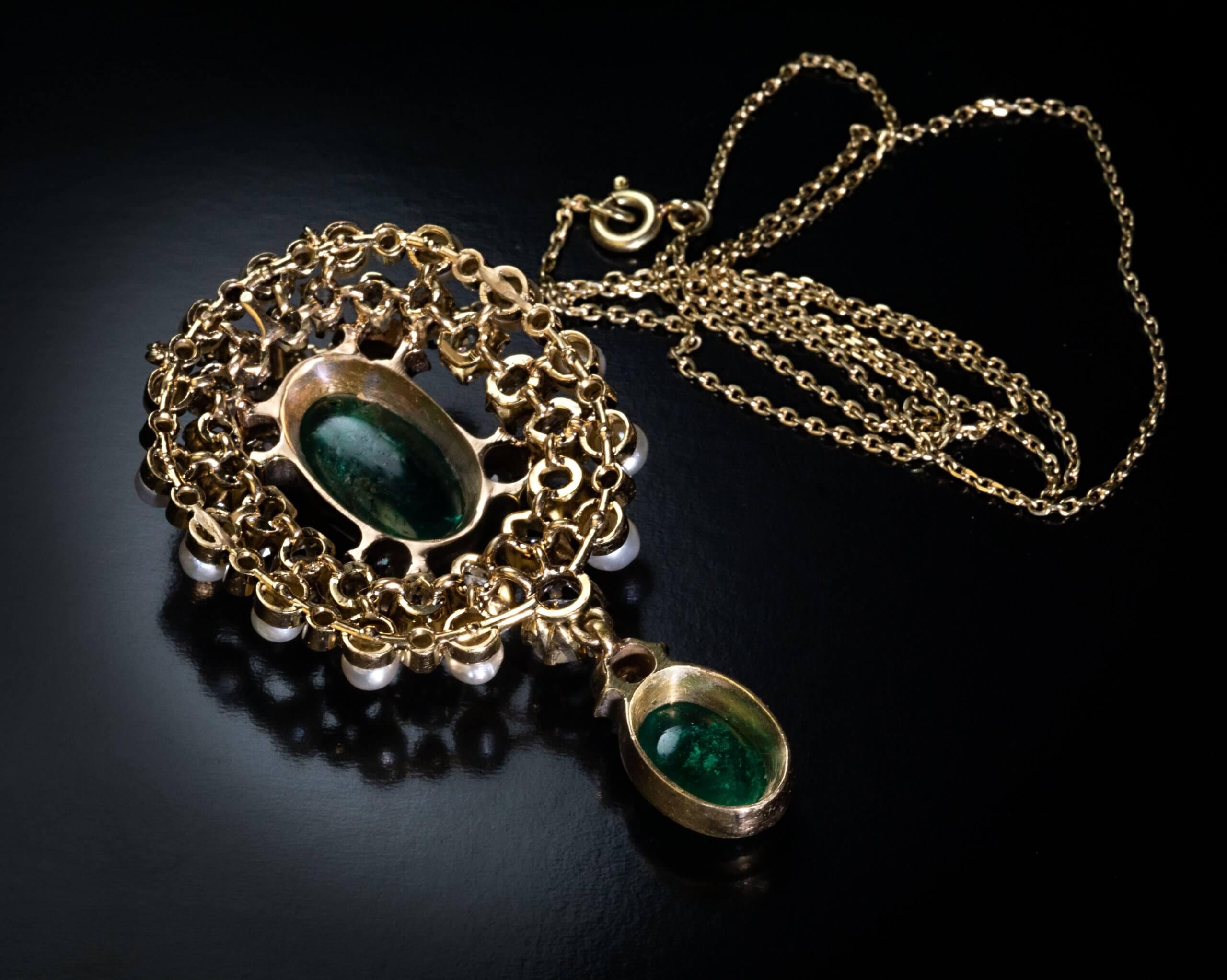 Collar Antiguo de Esmeralda Colombiana Diamante Perla 6,82 qt c. 1850 Talla antigua en venta