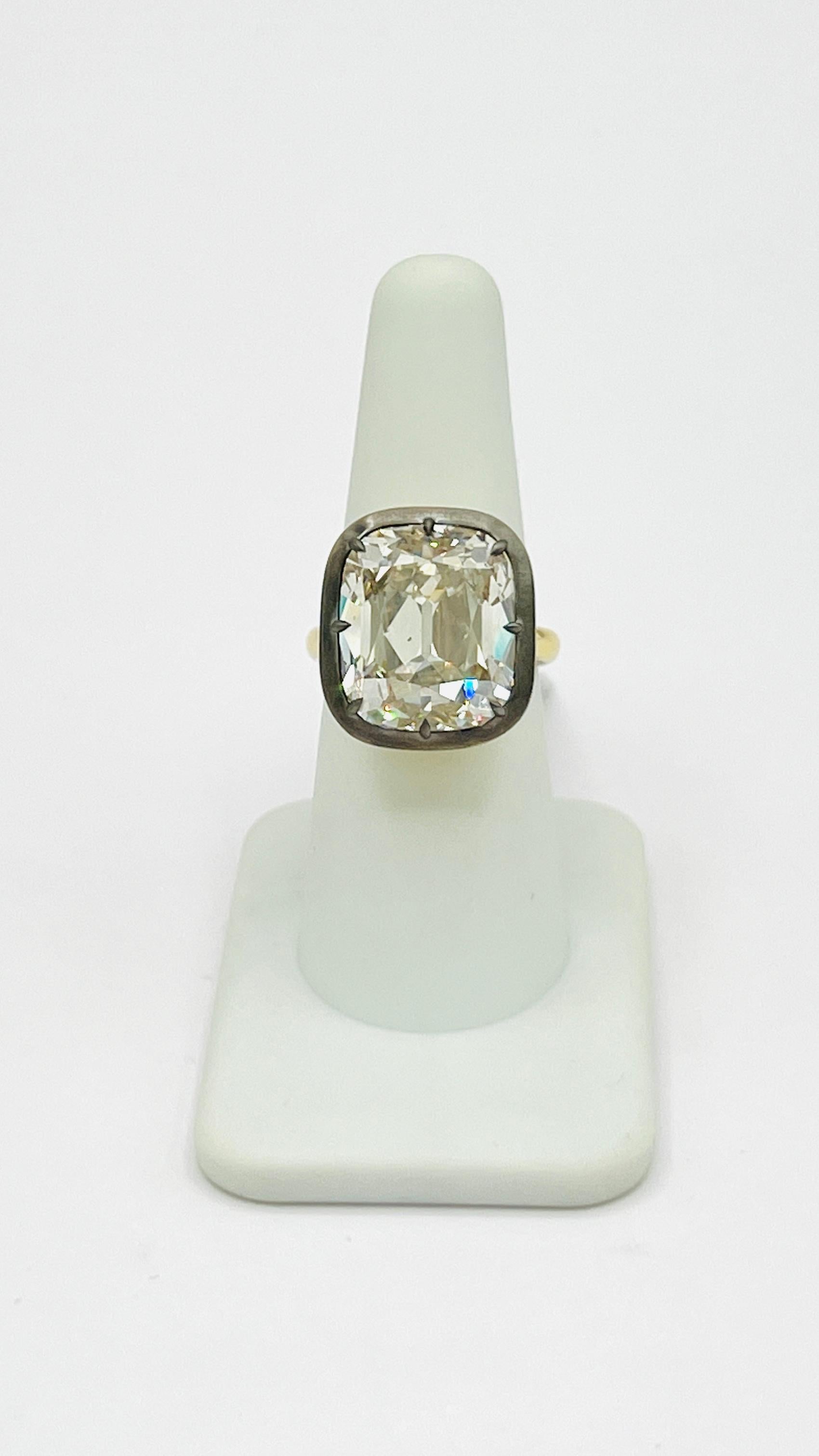 Bague solitaire en or jaune 18K et rhodium noir avec diamant coussin Old Mine en vente 3
