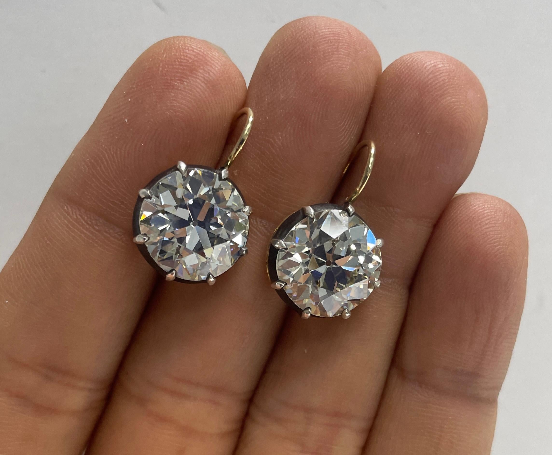 Old Mine Cut 15,93 Karat Diamantohrringe im antiken Stil in Gelbgold. GIA im Zustand „Neu“ im Angebot in New York, NY