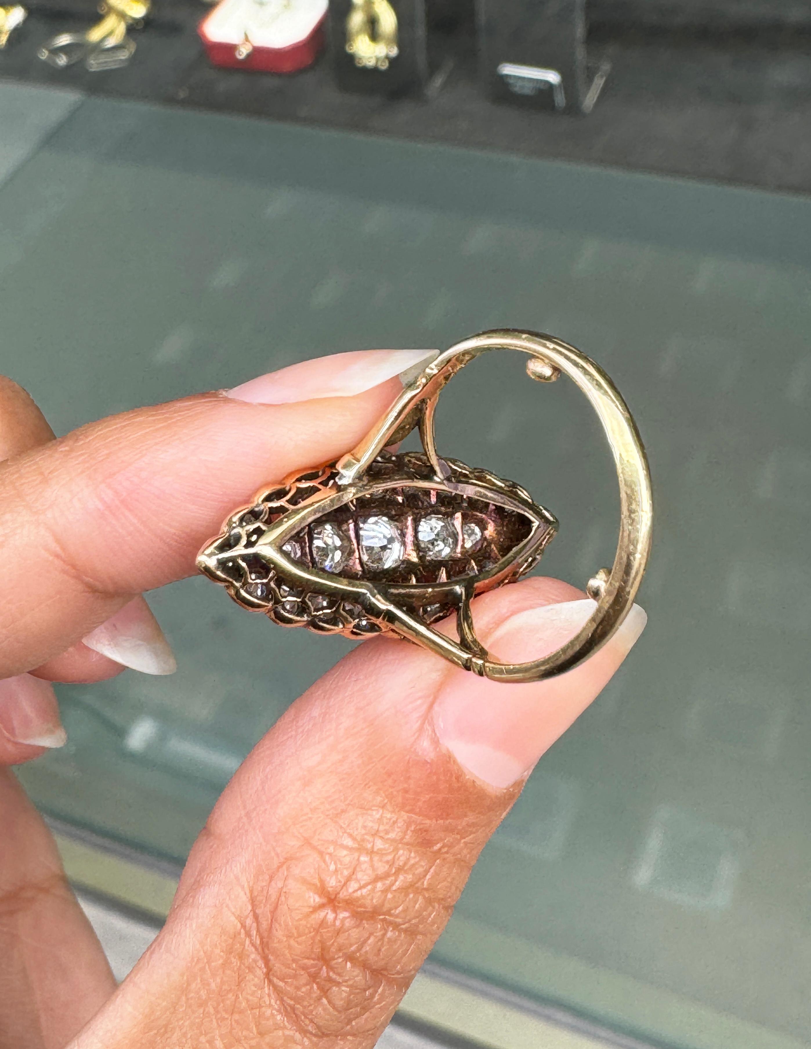 Old Mine Cut Diamant 18 Karat und Platin Marquise-Cluster-Ring in Marquise-Form, um 1910 im Angebot 2