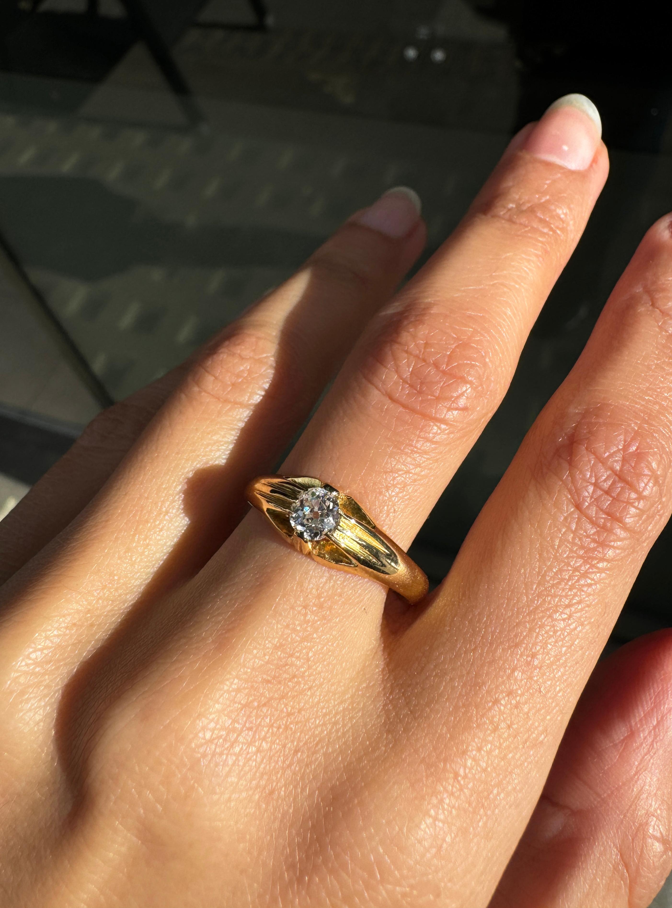 Anillo solitario para caballero en oro amarillo de 18 quilates, Chester 1938 en venta 1