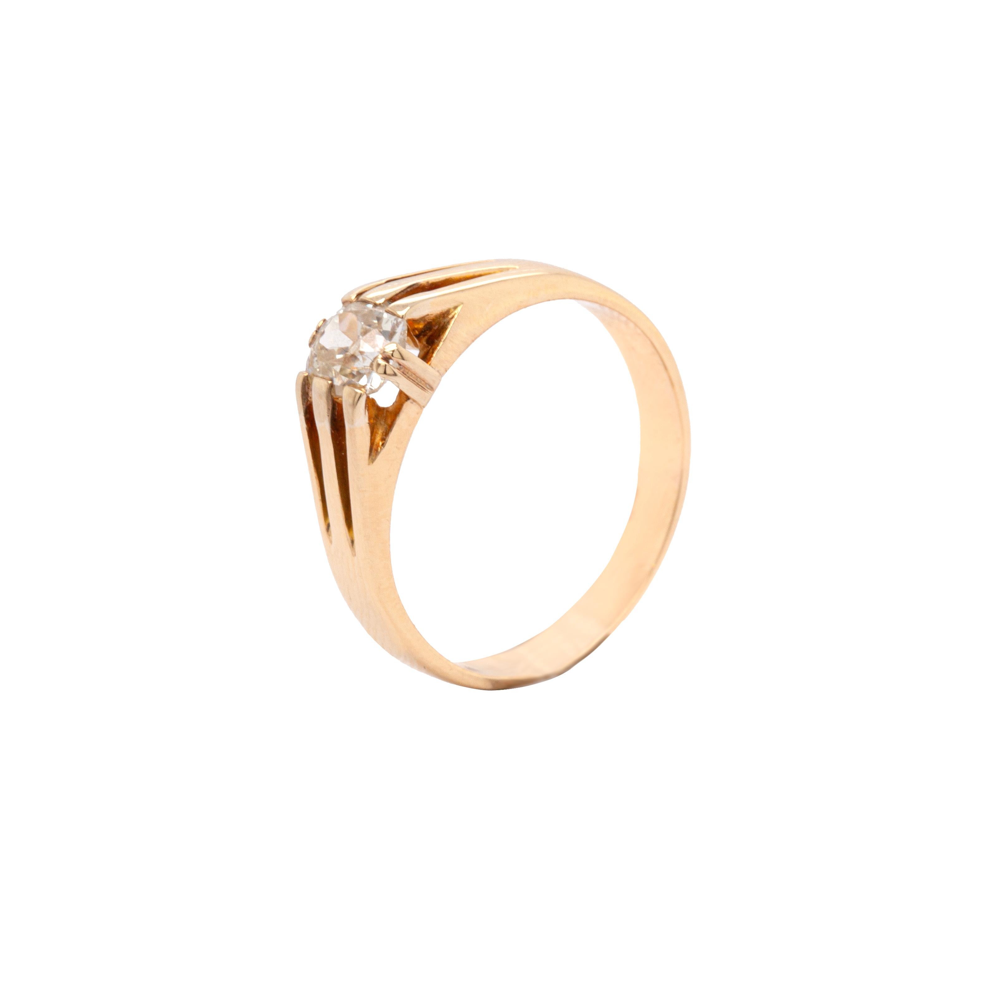 Old Mine Cut Diamond and 18 Carat Yellow Gold Solitaire Ring In Excellent Condition For Sale In London, GB