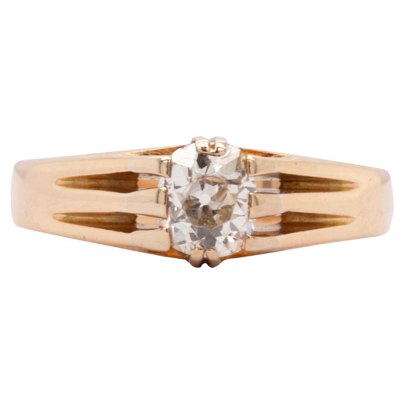 Anillo solitario de diamantes talla mina antigua y oro amarillo de 18 quilates