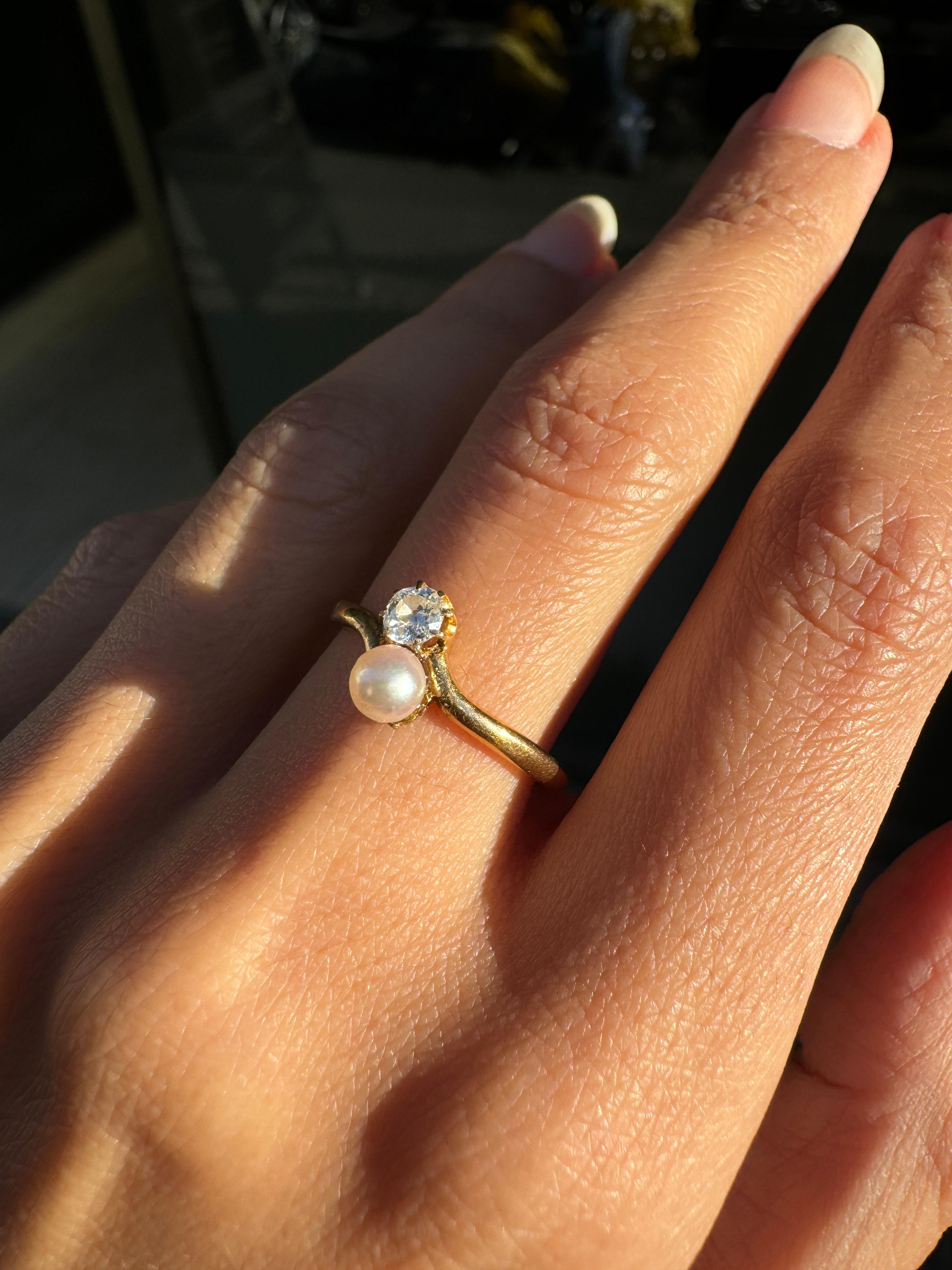 Old Mine Cut Diamond and Pearl Toi Et Moi Edwardian Ring in 18 Carat Yellow Gold For Sale 1