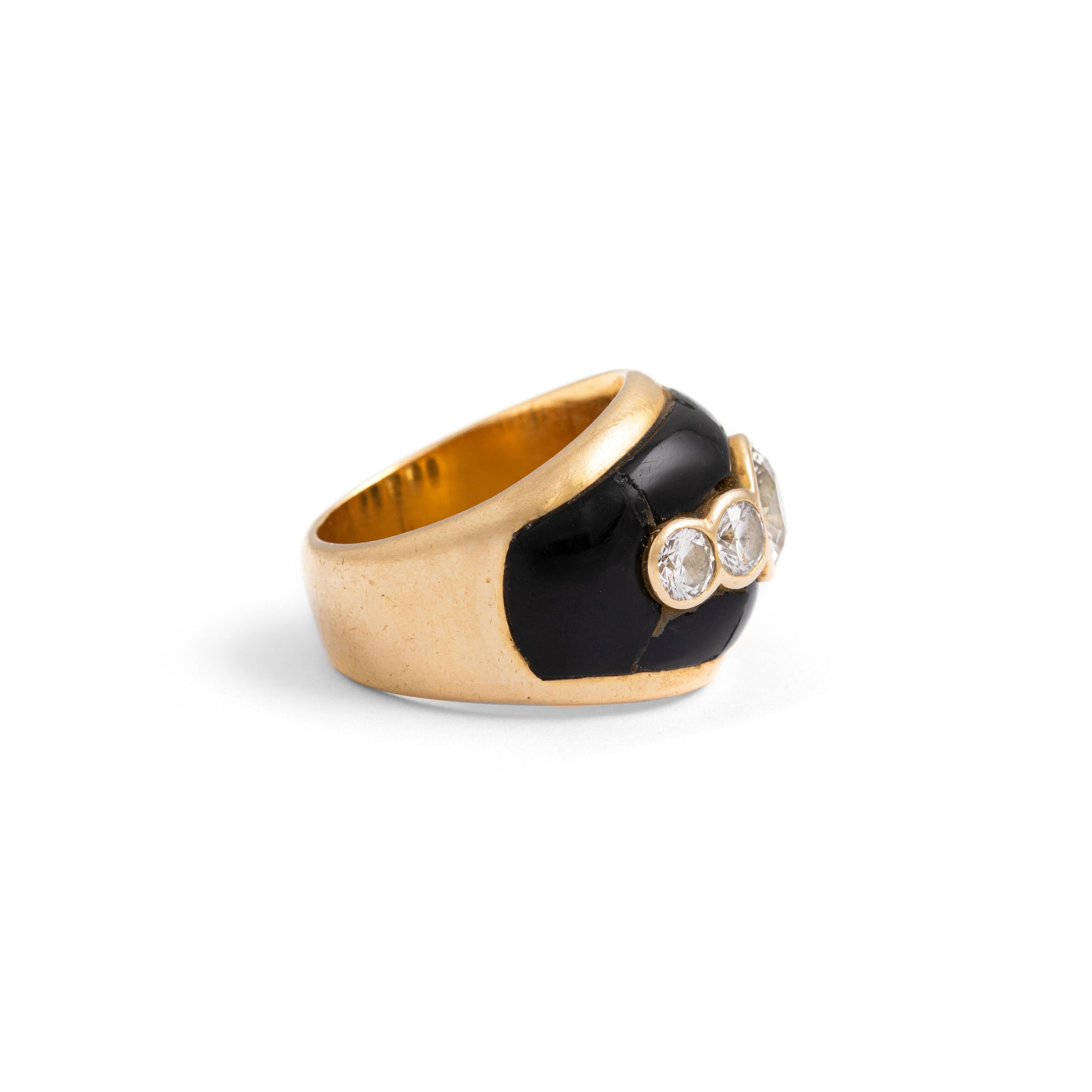 Old Mine Cut Diamond Onyx Yellow Gold 18k Ring In Fair Condition For Sale In Geneva, CH