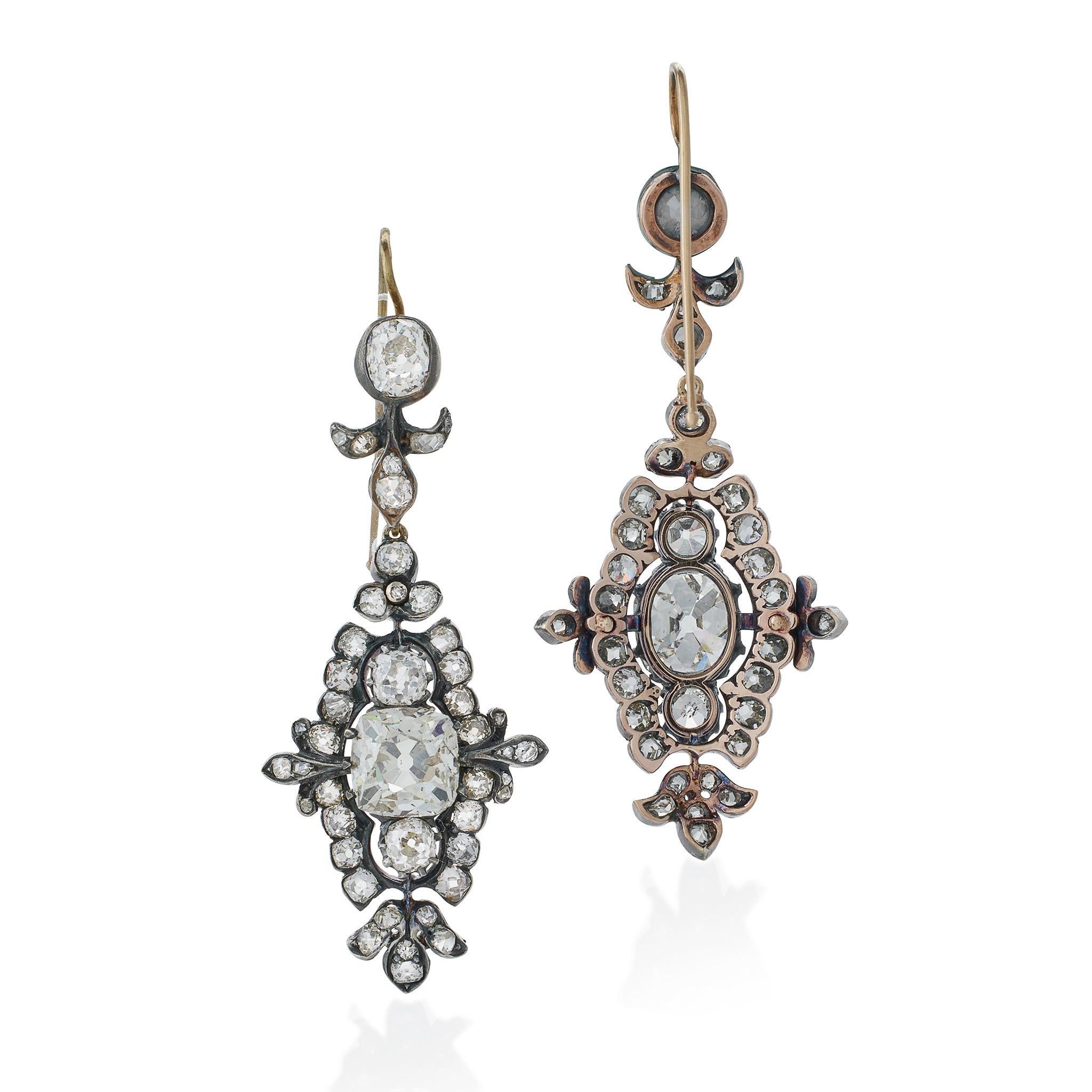 Old Mine-cut Diamond Pendant Earrings In Excellent Condition For Sale In New York, NY