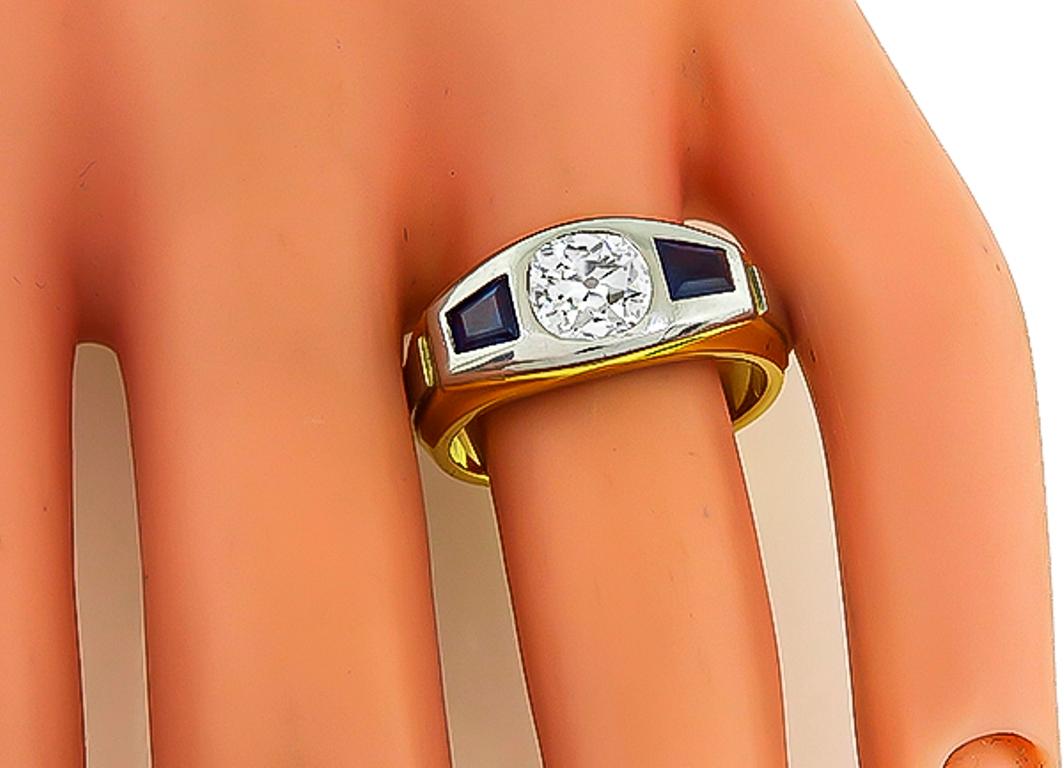 Ring aus 18 Karat Gelb- und Weißgold mit Diamanten im alten Minenschliff und Saphiren (Alteuropäischer Brillantschliff) im Angebot