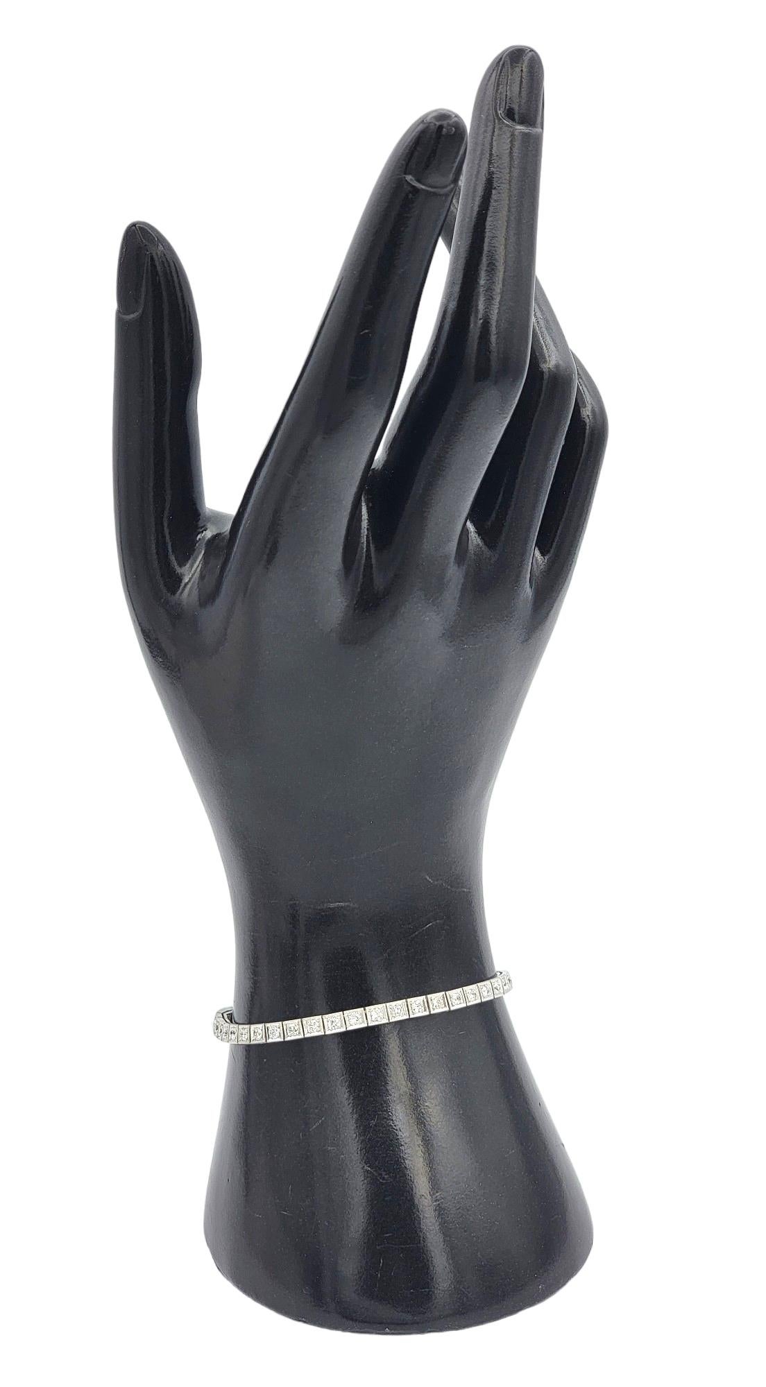 Altes Minenschliff-Diamant-Tennisarmband mit quadratischem Milgrain-Design aus Platin 4