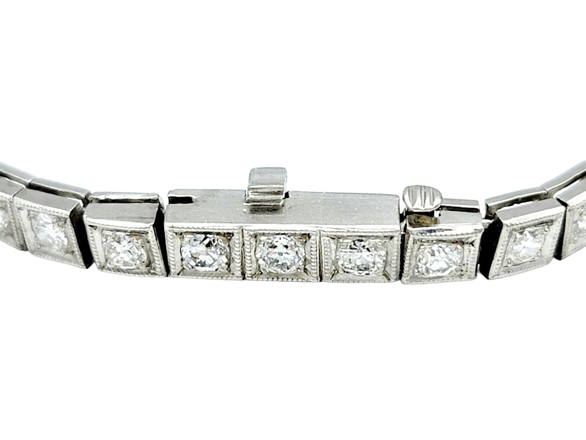 Altes Minenschliff-Diamant-Tennisarmband mit quadratischem Milgrain-Design aus Platin Damen