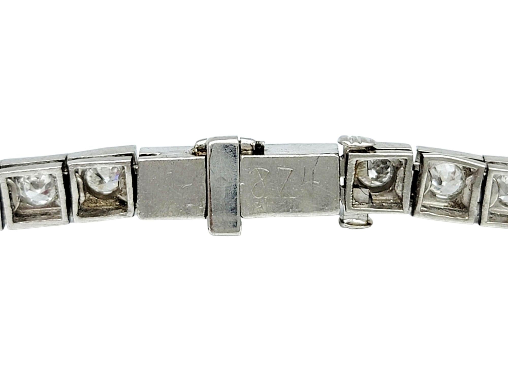 Altes Minenschliff-Diamant-Tennisarmband mit quadratischem Milgrain-Design aus Platin 1