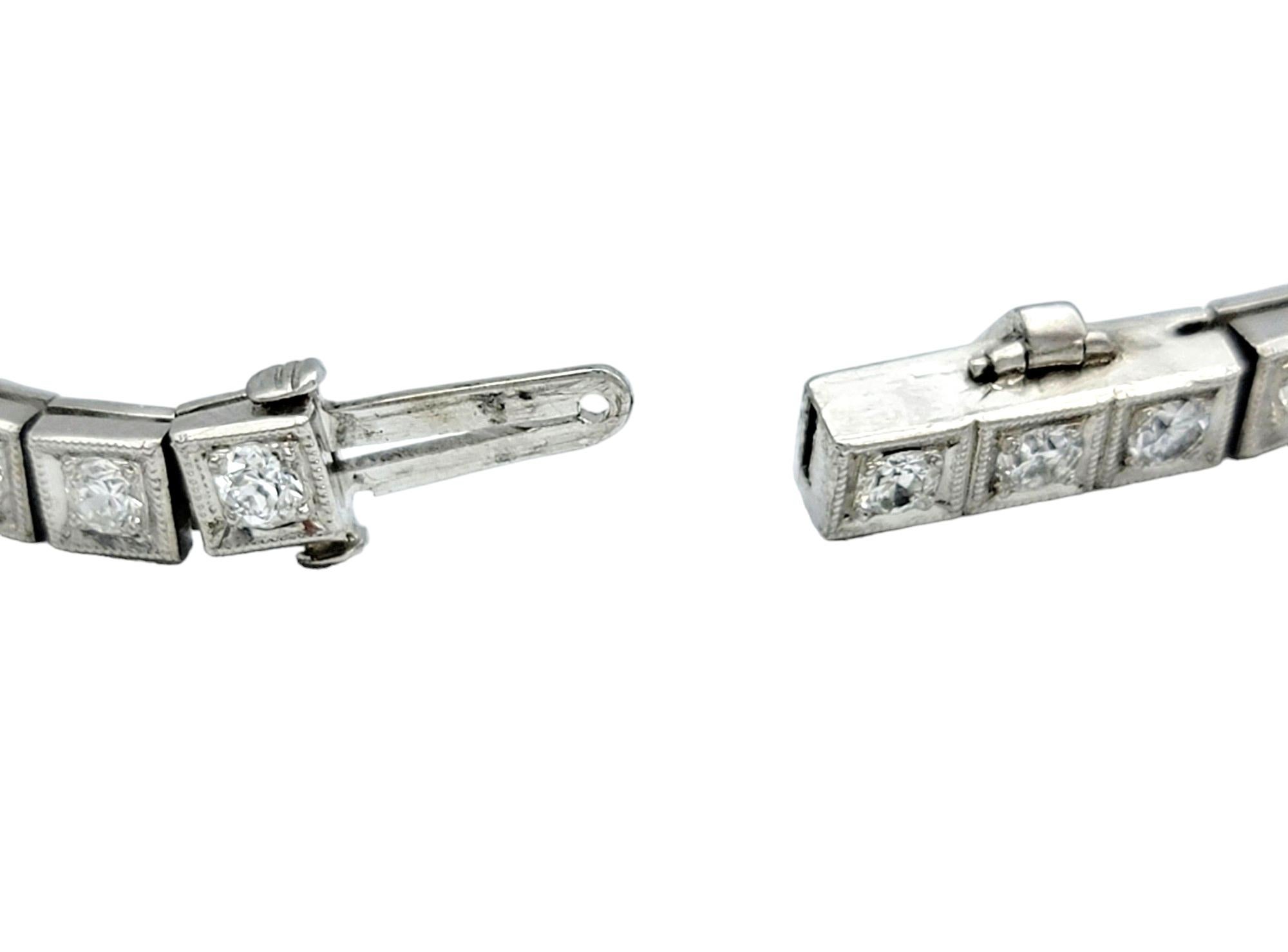 Altes Minenschliff-Diamant-Tennisarmband mit quadratischem Milgrain-Design aus Platin 2