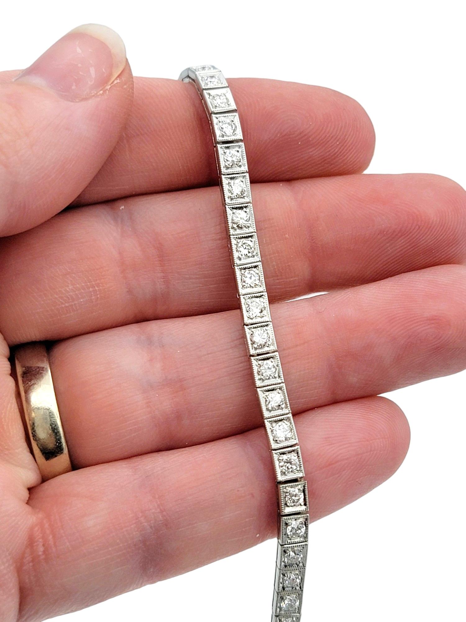 Altes Minenschliff-Diamant-Tennisarmband mit quadratischem Milgrain-Design aus Platin 3