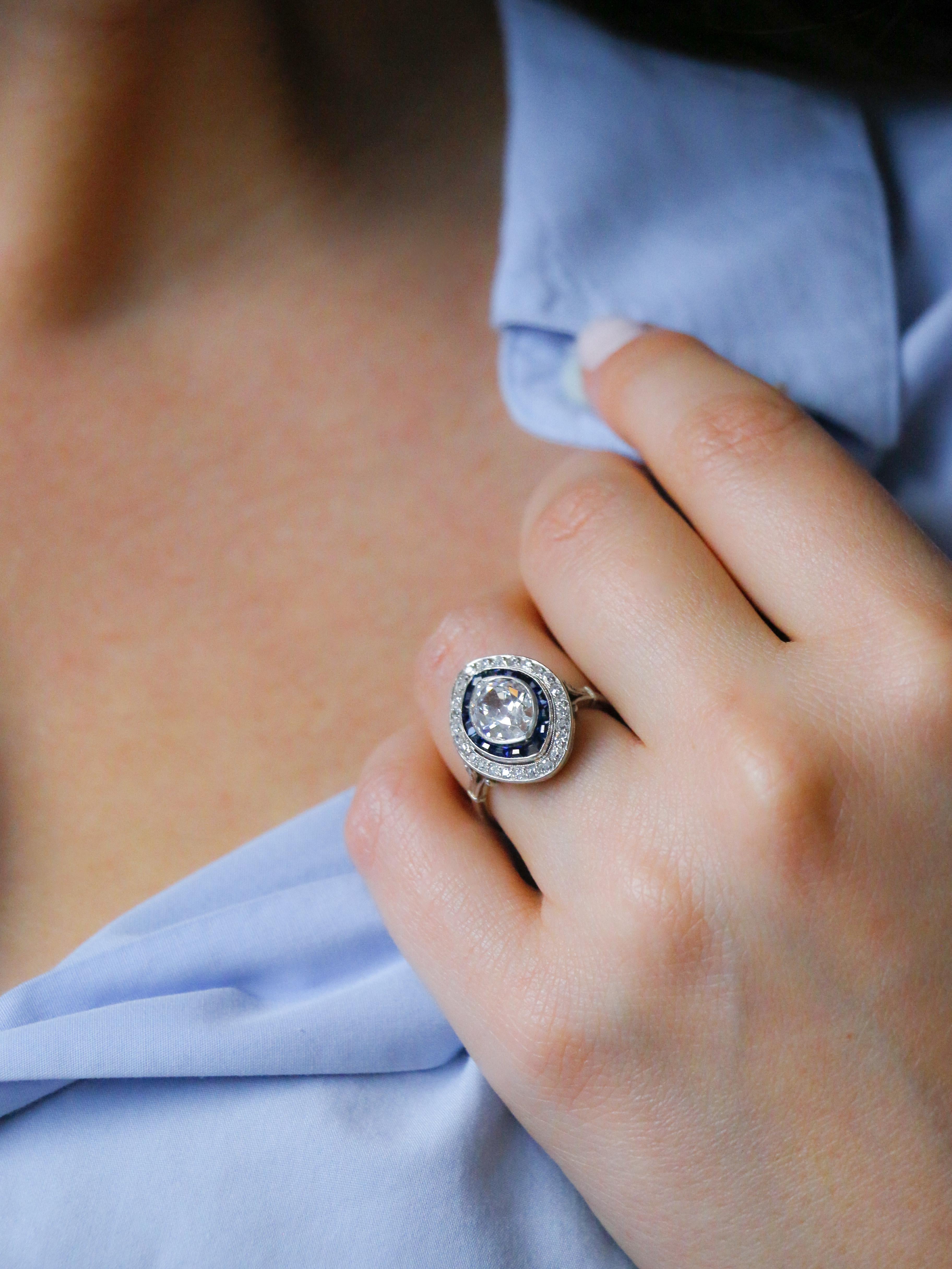 Old mine cut marquise diamond 2.1 ct Art Deco ring set with calibrated sapphires For Sale 5