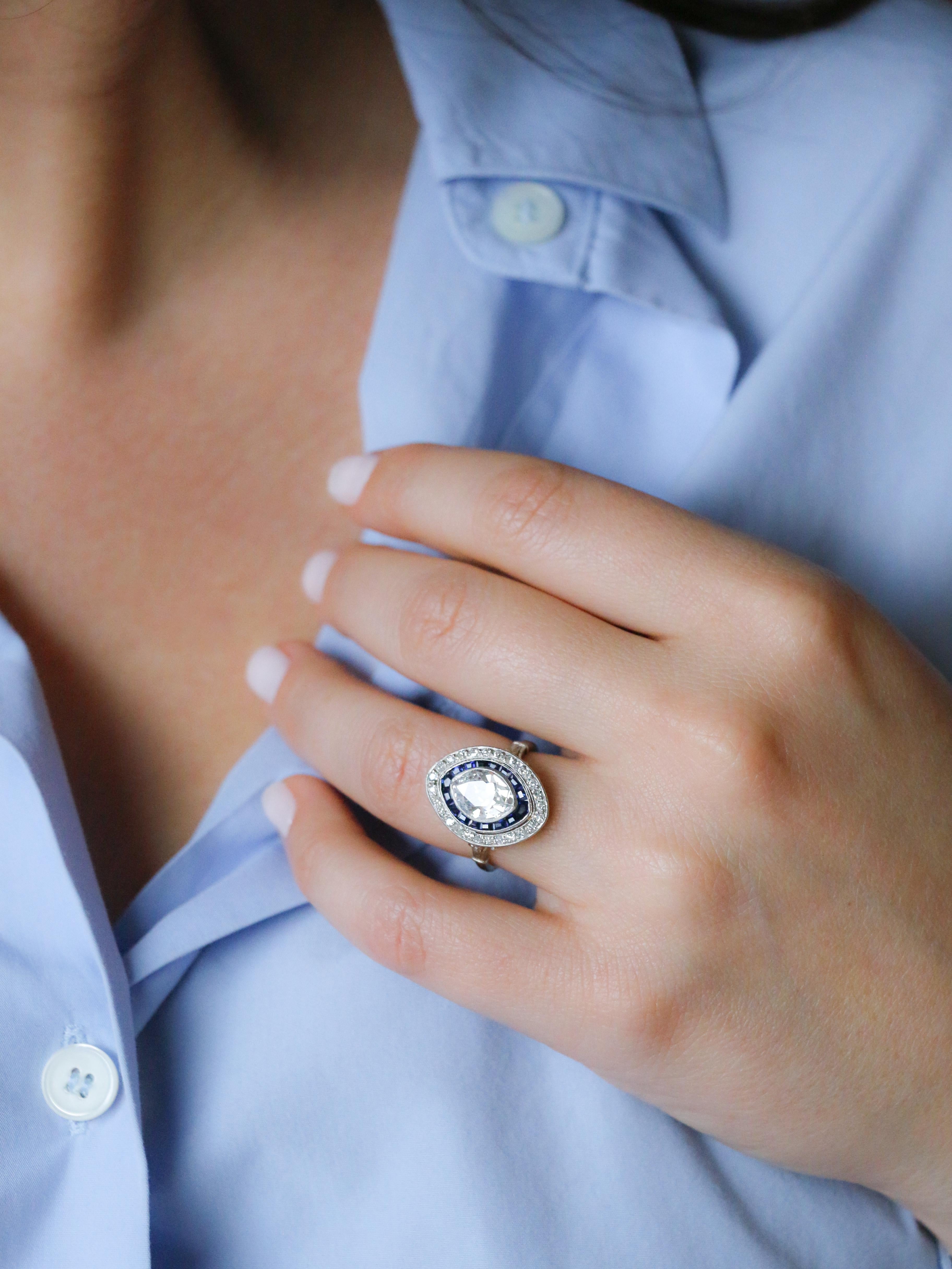 Old mine cut marquise diamond 2.1 ct Art Deco ring set with calibrated sapphires For Sale 4