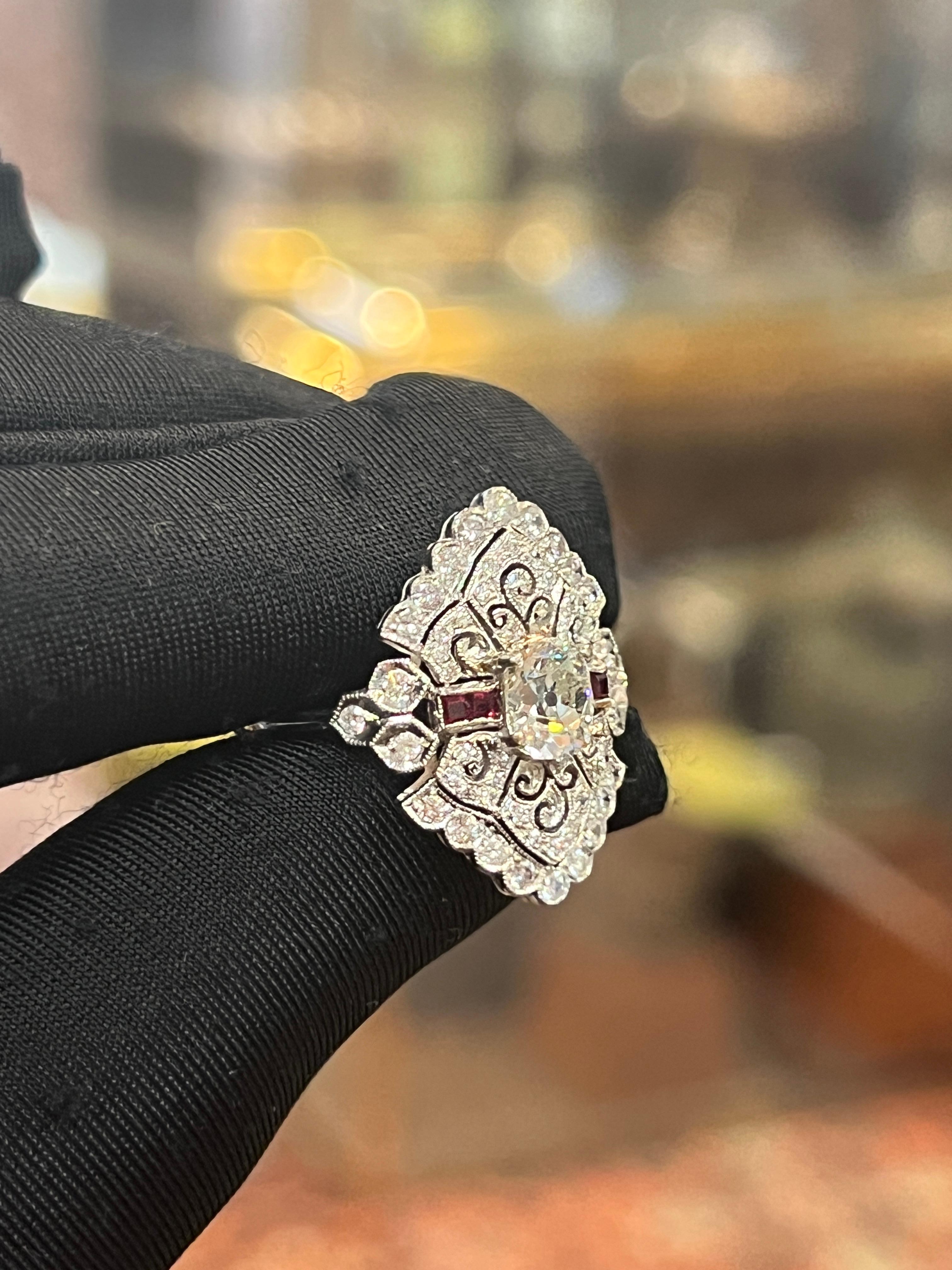 Bague en diamant et rubis ancienne mine Excellent état - En vente à New York, NY