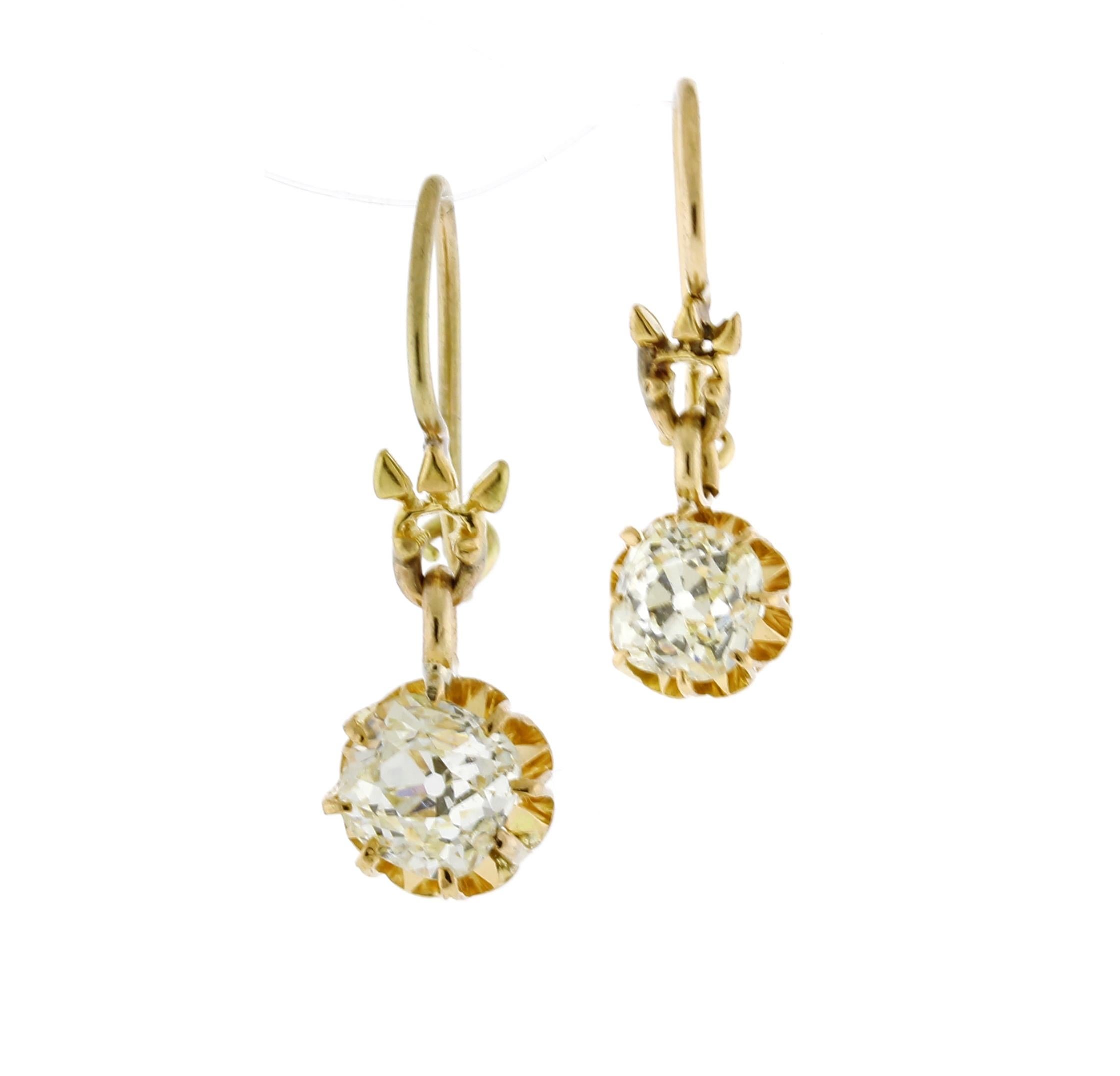 A pair of old mine cut diamonds set in gold buttercup setting with a locking Shepard hook backings
♦ Metal: 14 karat
♦ Circa 1870s
♦ 2 Diamonds 2.65ct
♦ LMO color SI clarity
♦ Packaging: Pampillonia presentation box
♦ Condition: Excellent ,