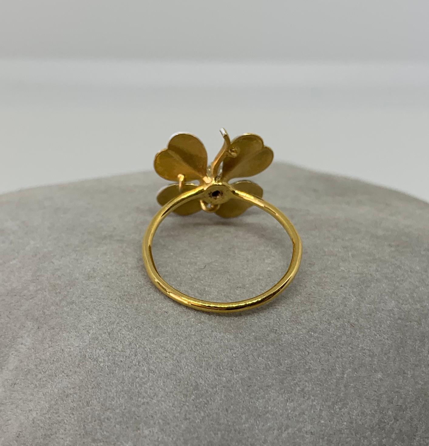 Bague fleur trèfle ancienne victorienne en or 14 carats avec émail et diamants de taille vieille mine Pour femmes en vente
