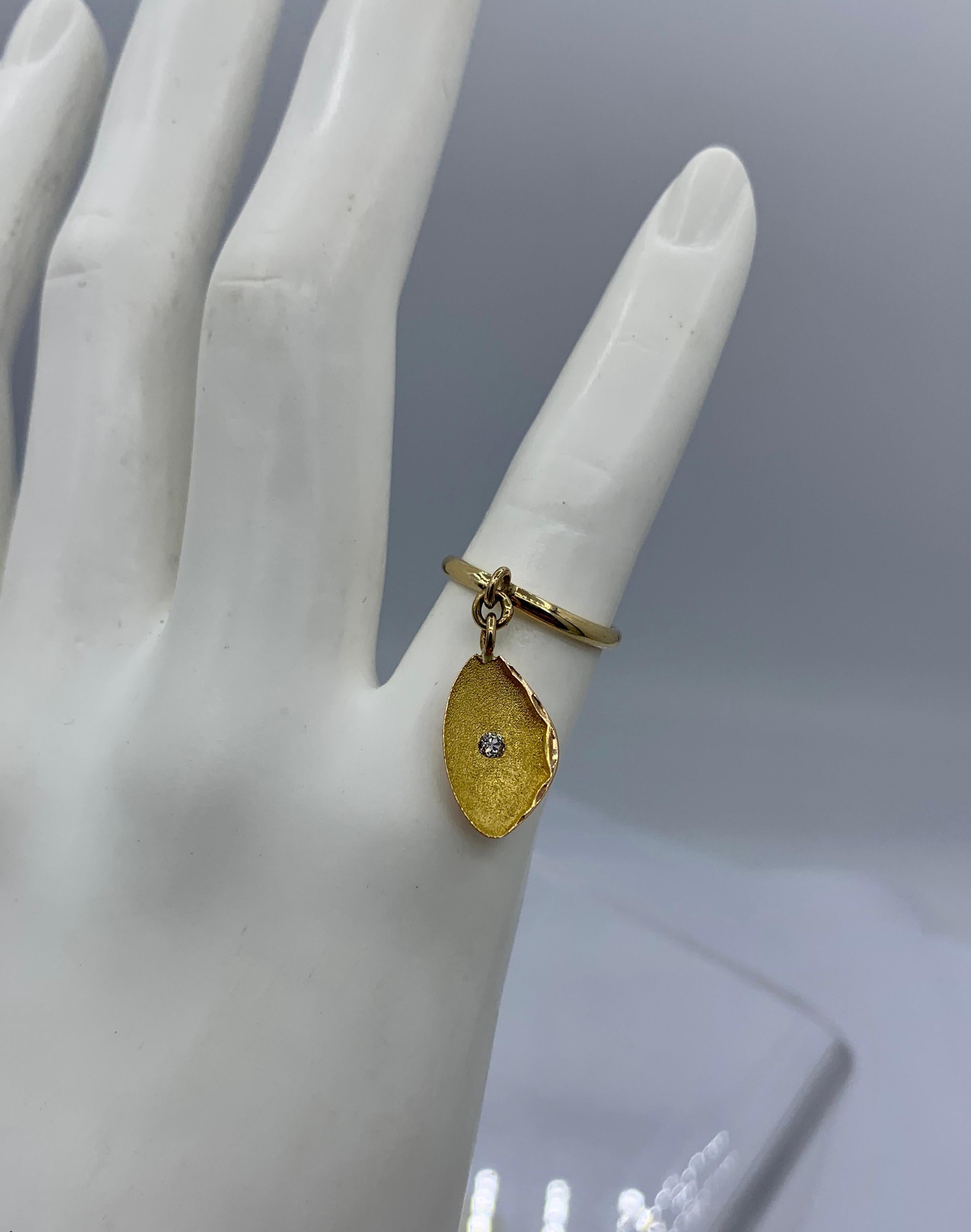 Old Mine Diamond Oyster Charm Ring Antique 14 Karat Gold In Good Condition For Sale In New York, NY