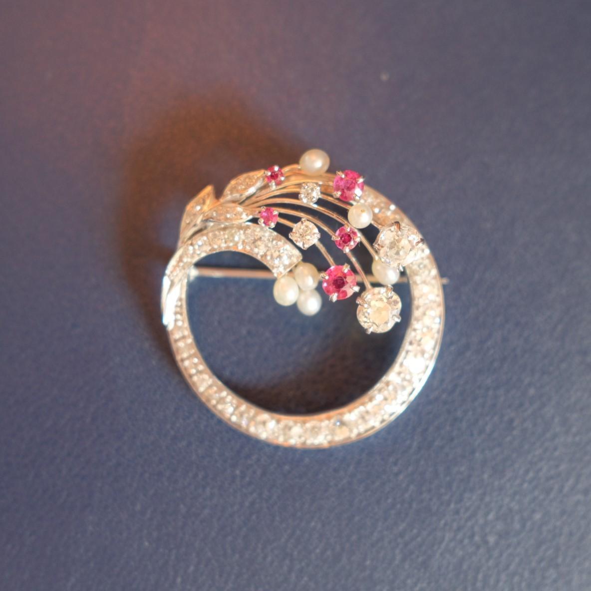 Old Mine Diamond Ruby Cultured Pearl 14K Gold Wreath Brooch In Excellent Condition In New York, NY