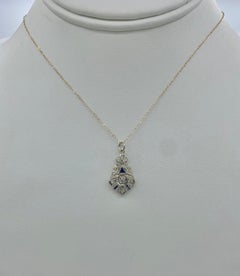 Collier lavallière Art déco en or 18 carats avec pendentif en diamants et saphirs taille vieille mine