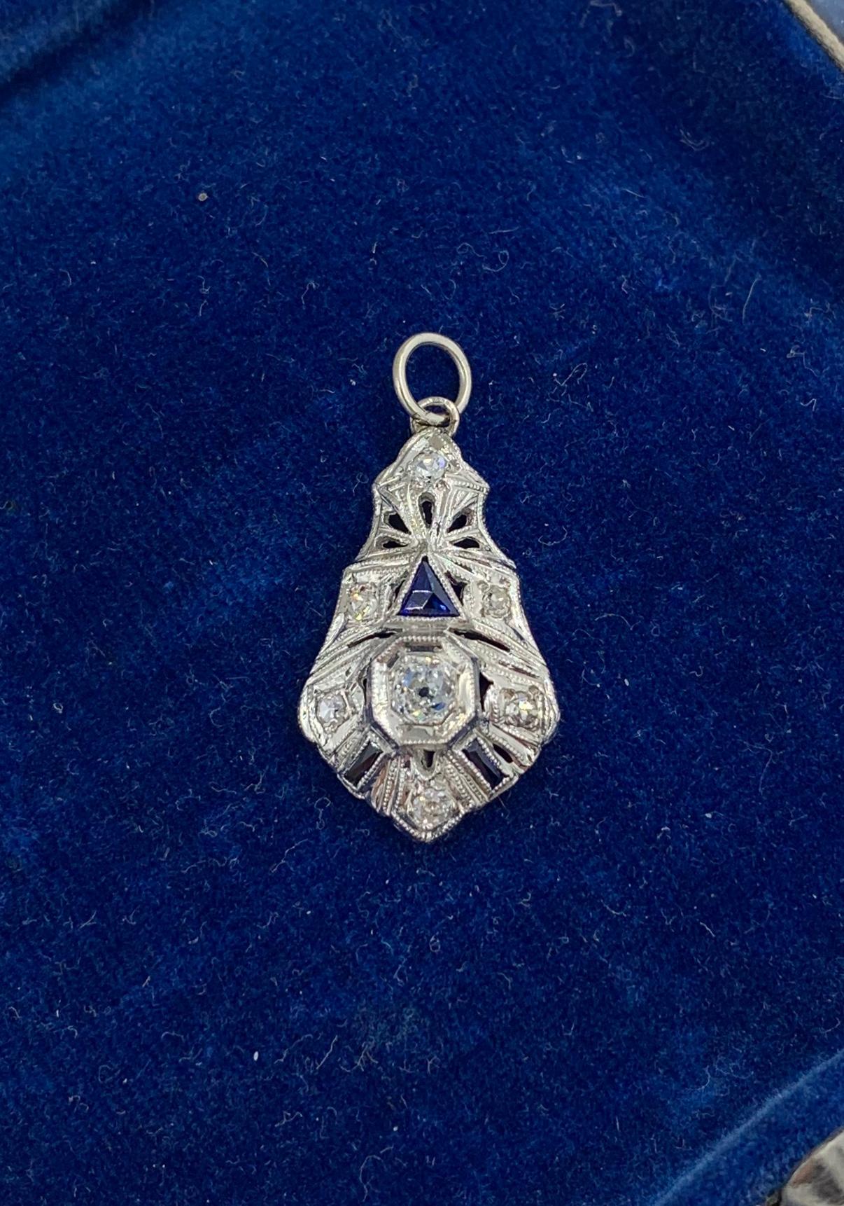 Old Mine Diamond Sapphire 18 Karat Gold Pendant Lavaliere Art Deco Necklace In Good Condition In New York, NY