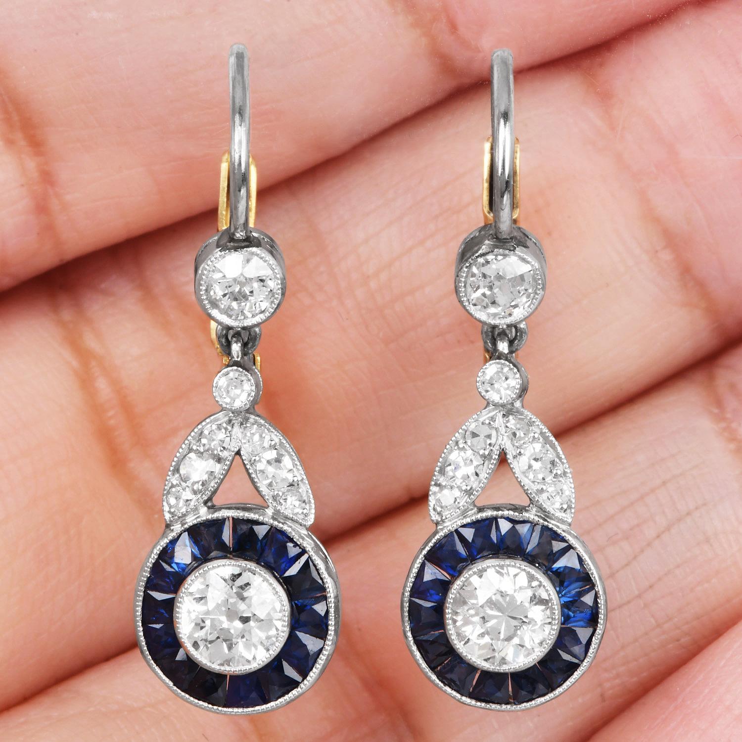 Boucles d'oreilles pendantes en platine avec saphir et diamant ancienne mine Pour femmes en vente
