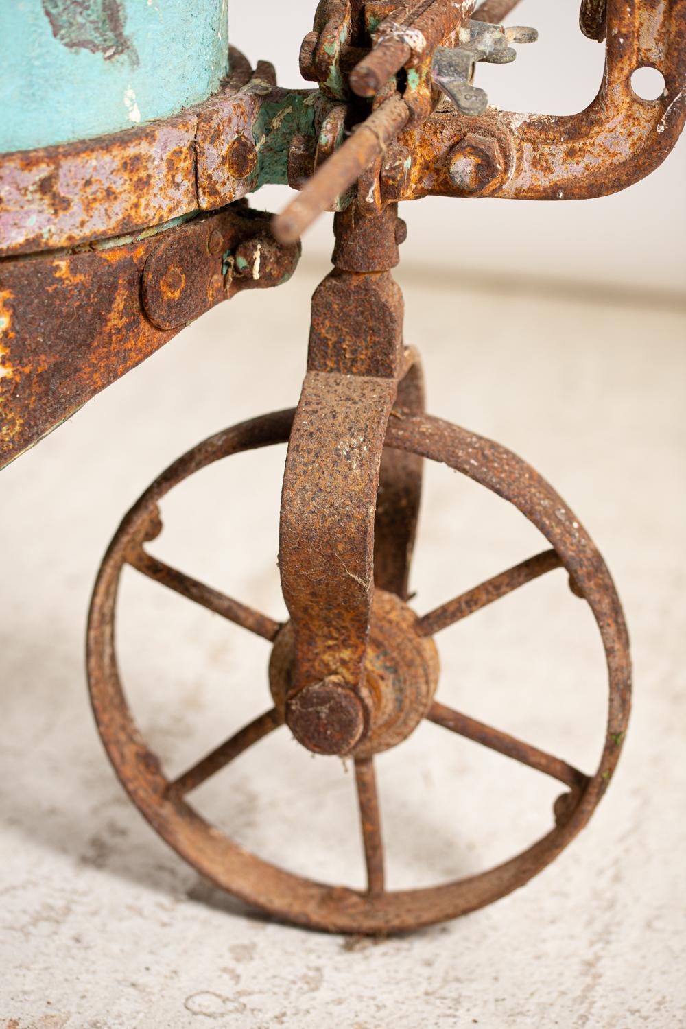 Ancienne sulfateuse mobile pour traiter la vigne, Ets Perras, France, 1920-1930 2