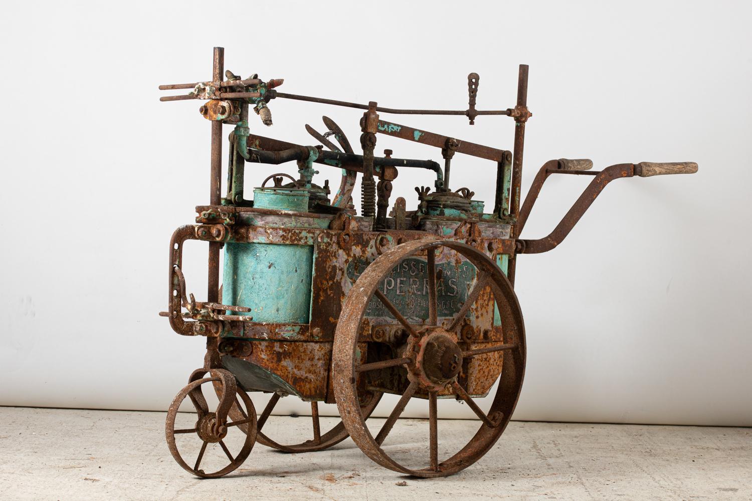 Français Ancienne sulfateuse mobile pour traiter la vigne, Ets Perras, France, 1920-1930