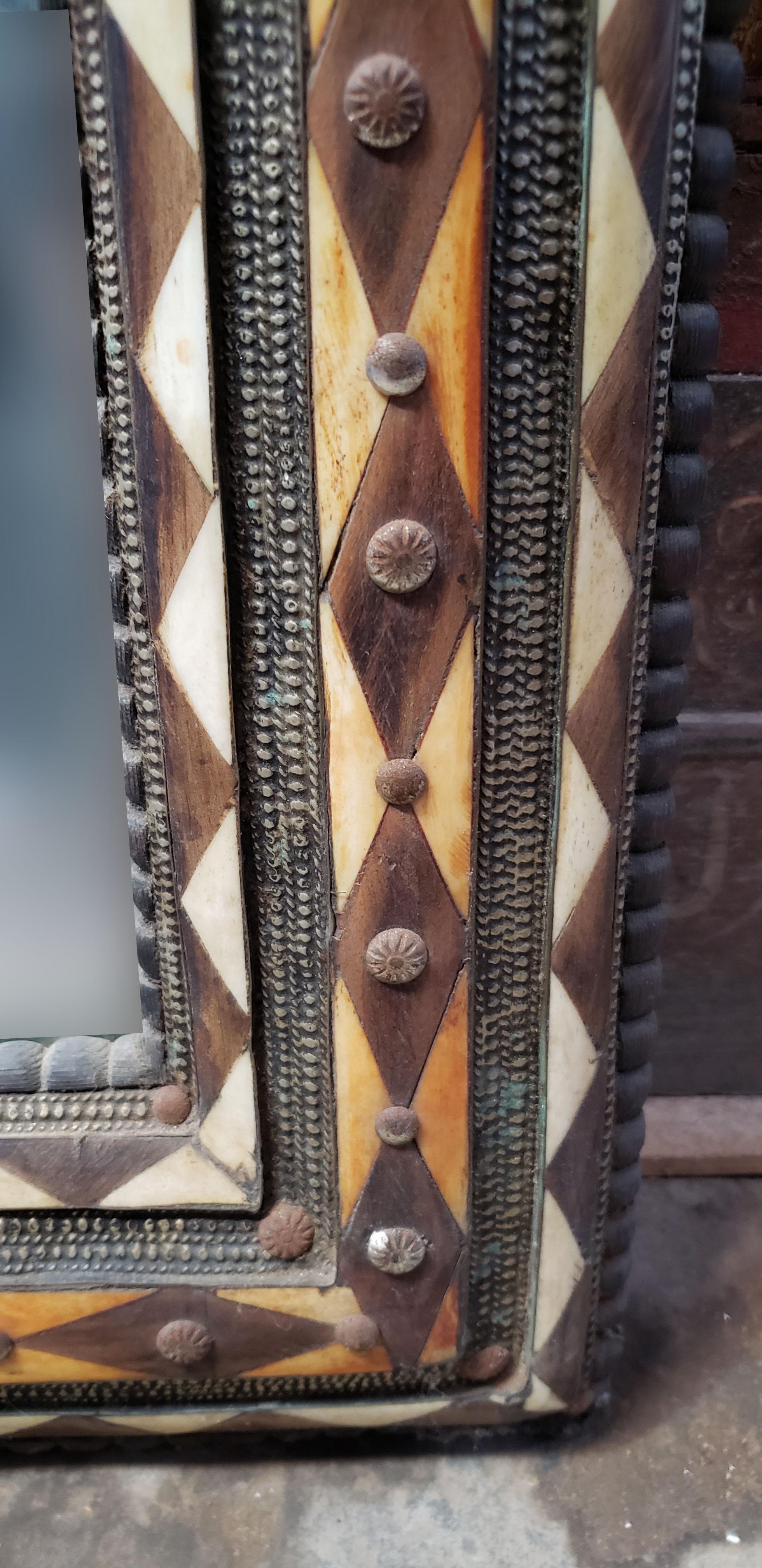 Old Moroccan Arched Camel Bone Mirror, MD26 In Good Condition In Orlando, FL