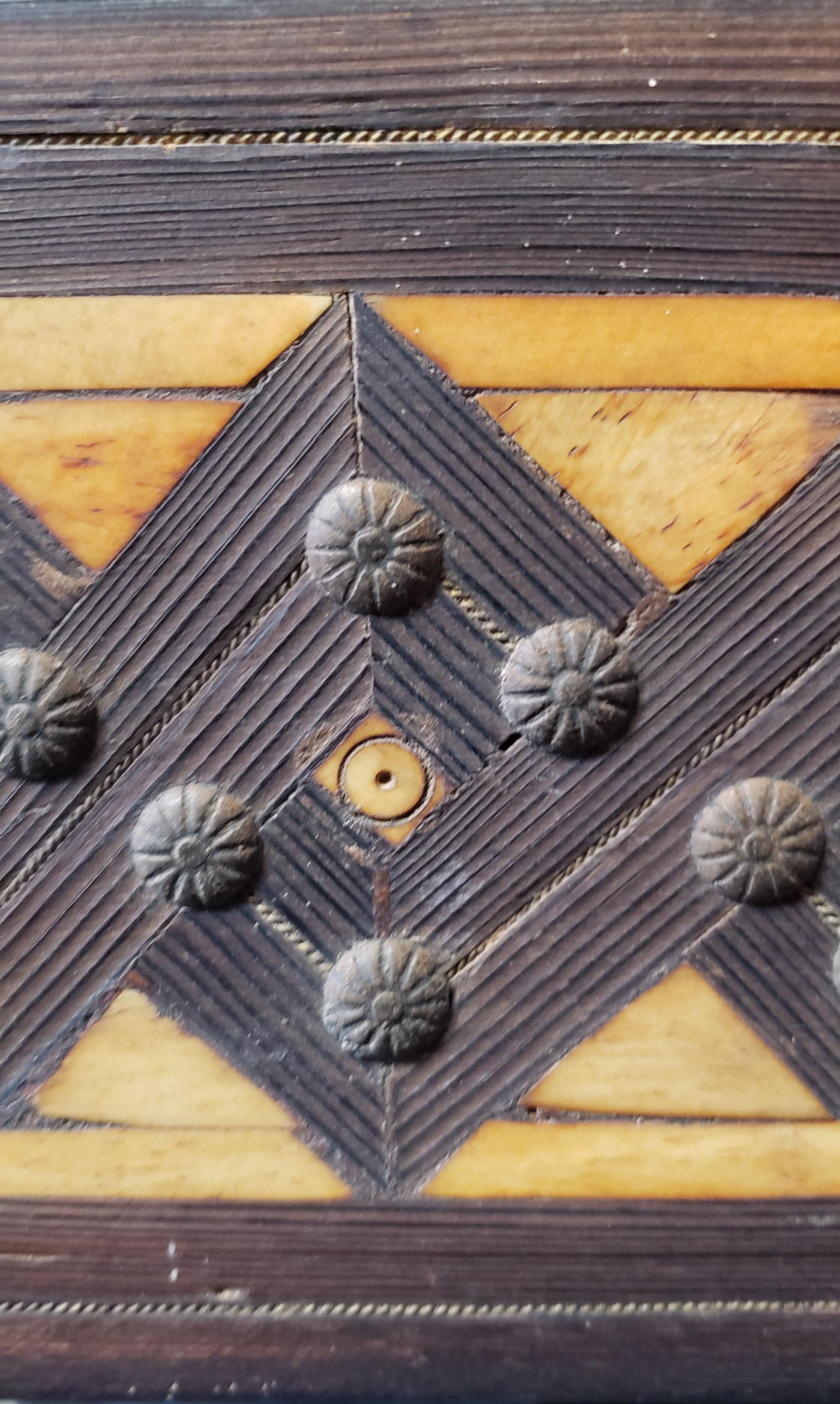 Old Moroccan Rectangular Camel Bone Mirror, MD30 In Good Condition For Sale In Orlando, FL
