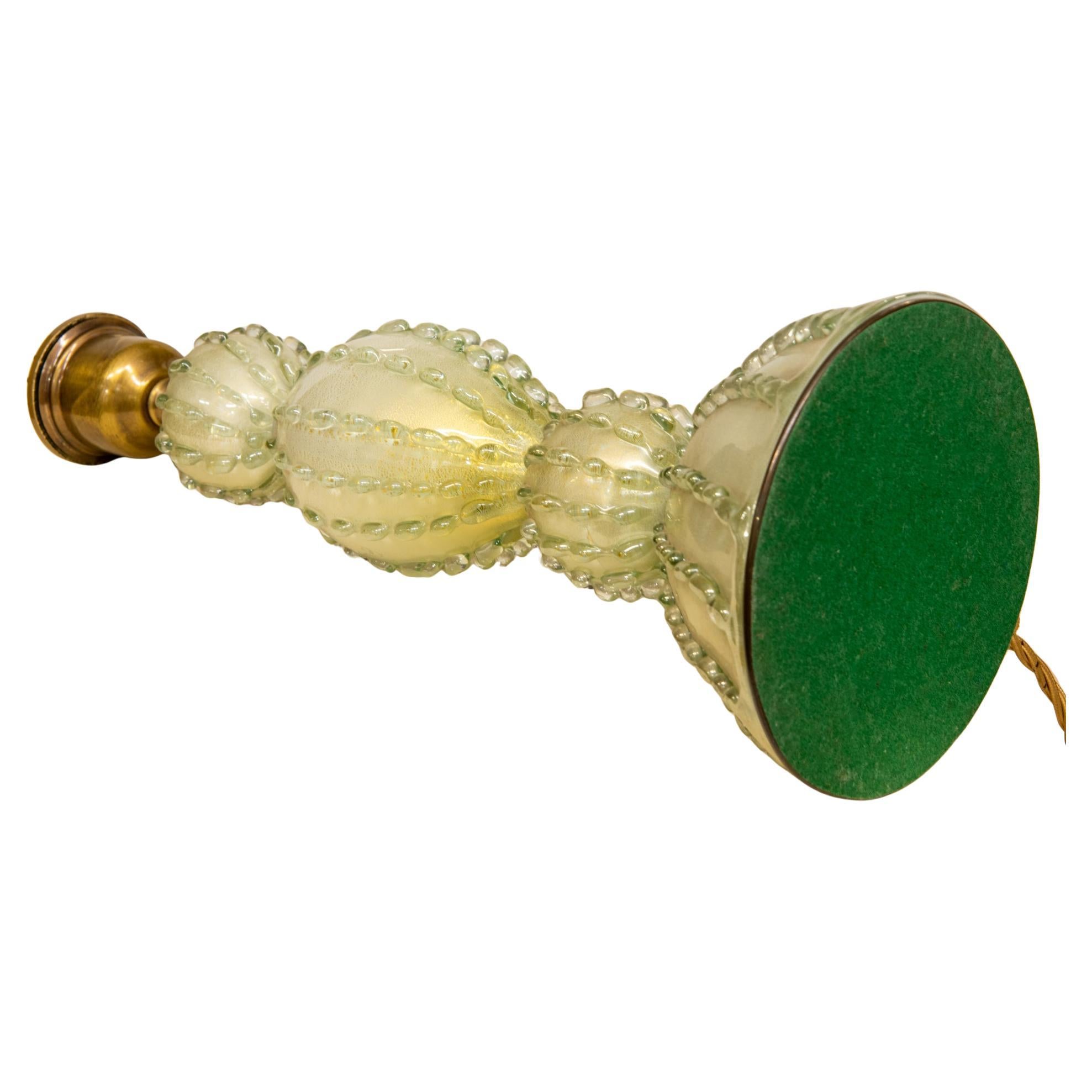 One of the most elegant Murano lamps: for processing, for color, for rare model.  It is perfect: with this attack You can put it everywhere.
You can make the hat as you want: according to the environment.
It would be expensive to ship the hat.

ref.