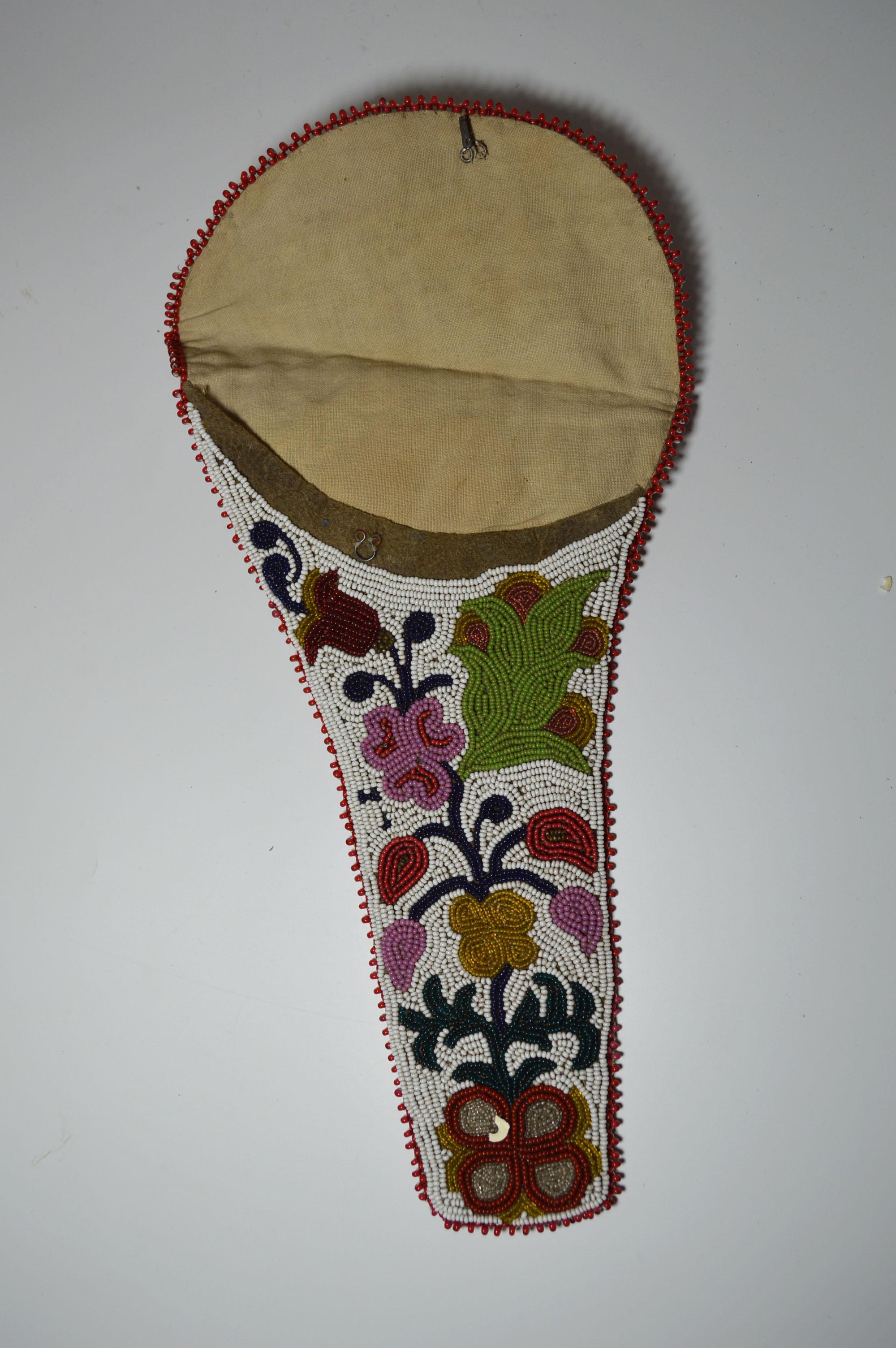 Old Native American Indian Chippewa Beaded Pistol Holster In Good Condition In London, GB