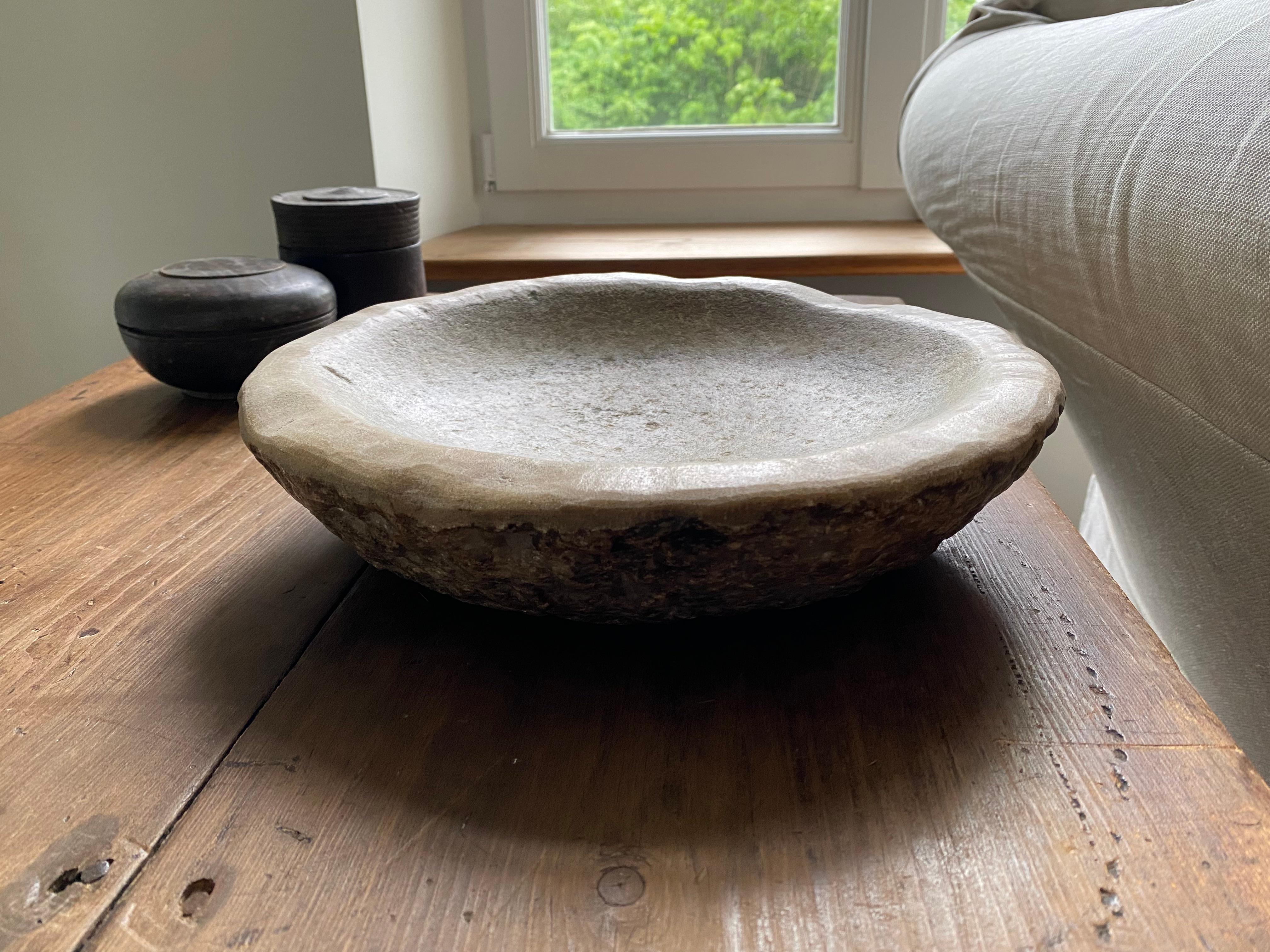 This beautiful Nepalese marble utility platter has acquired an enormous patina over the years.
Large size and such a striking piece on your kitchen counter or table.

We ship safely worldwide.